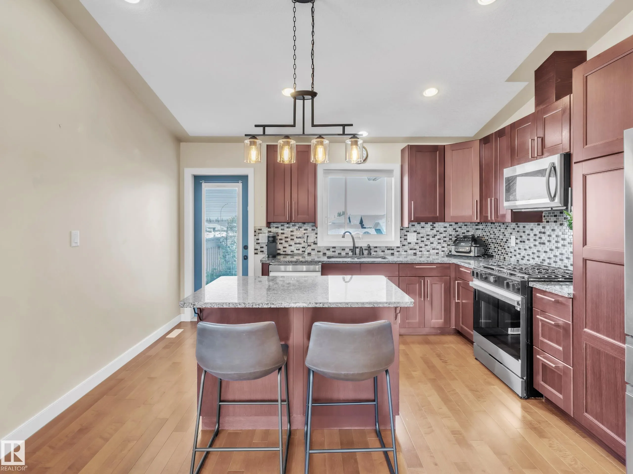 702 pheasant Close