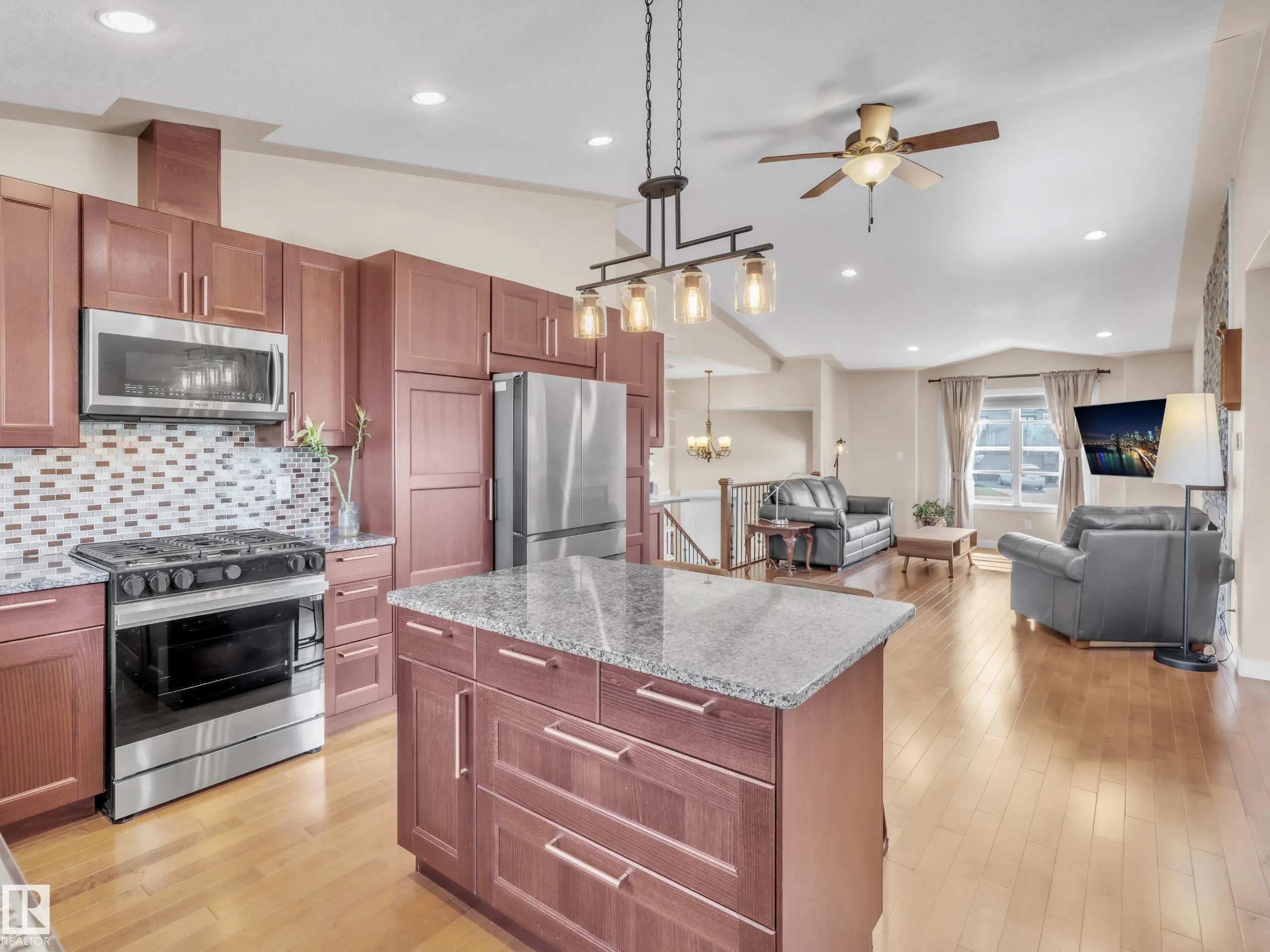 702 pheasant Close