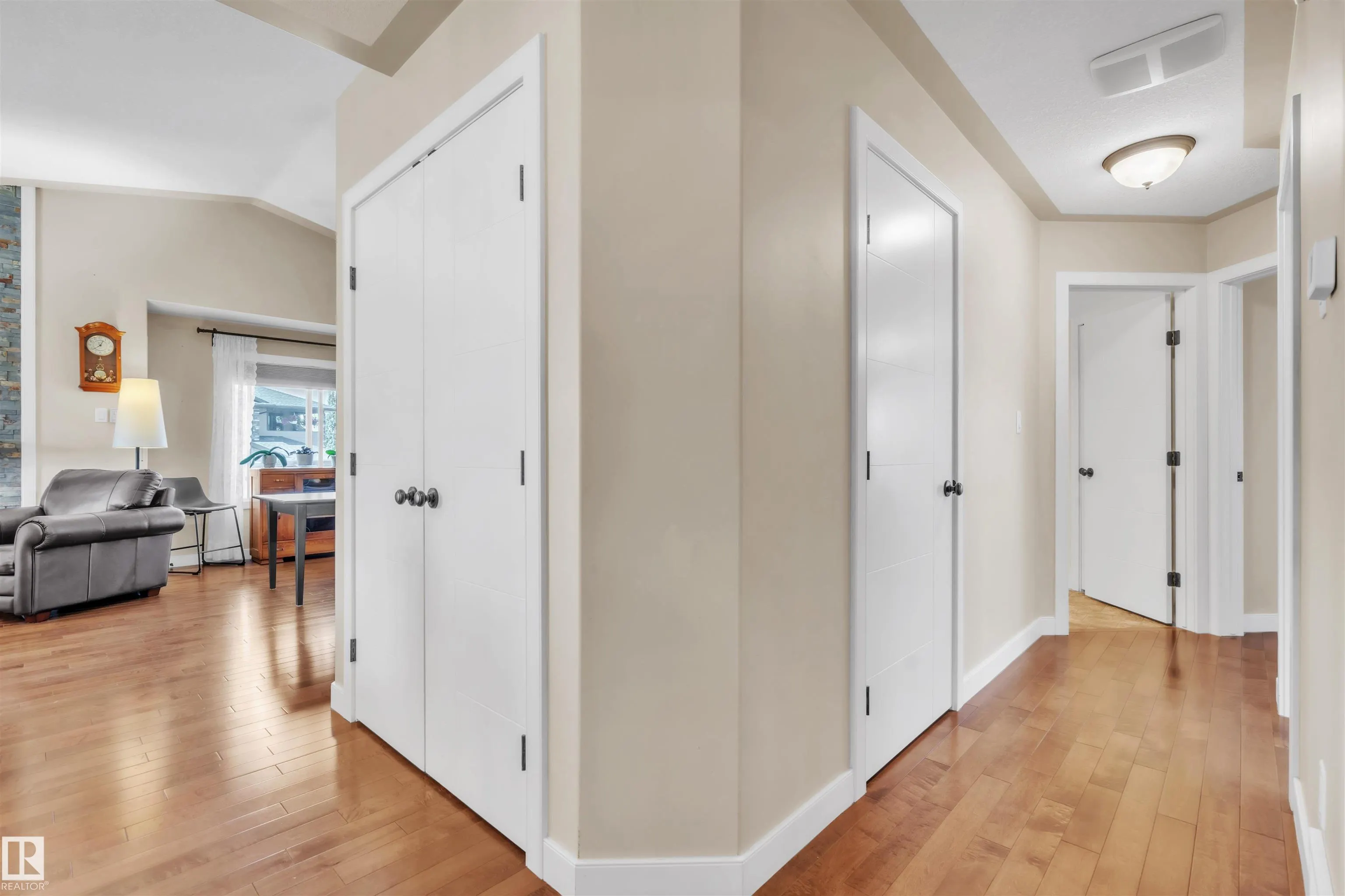 702 pheasant Close