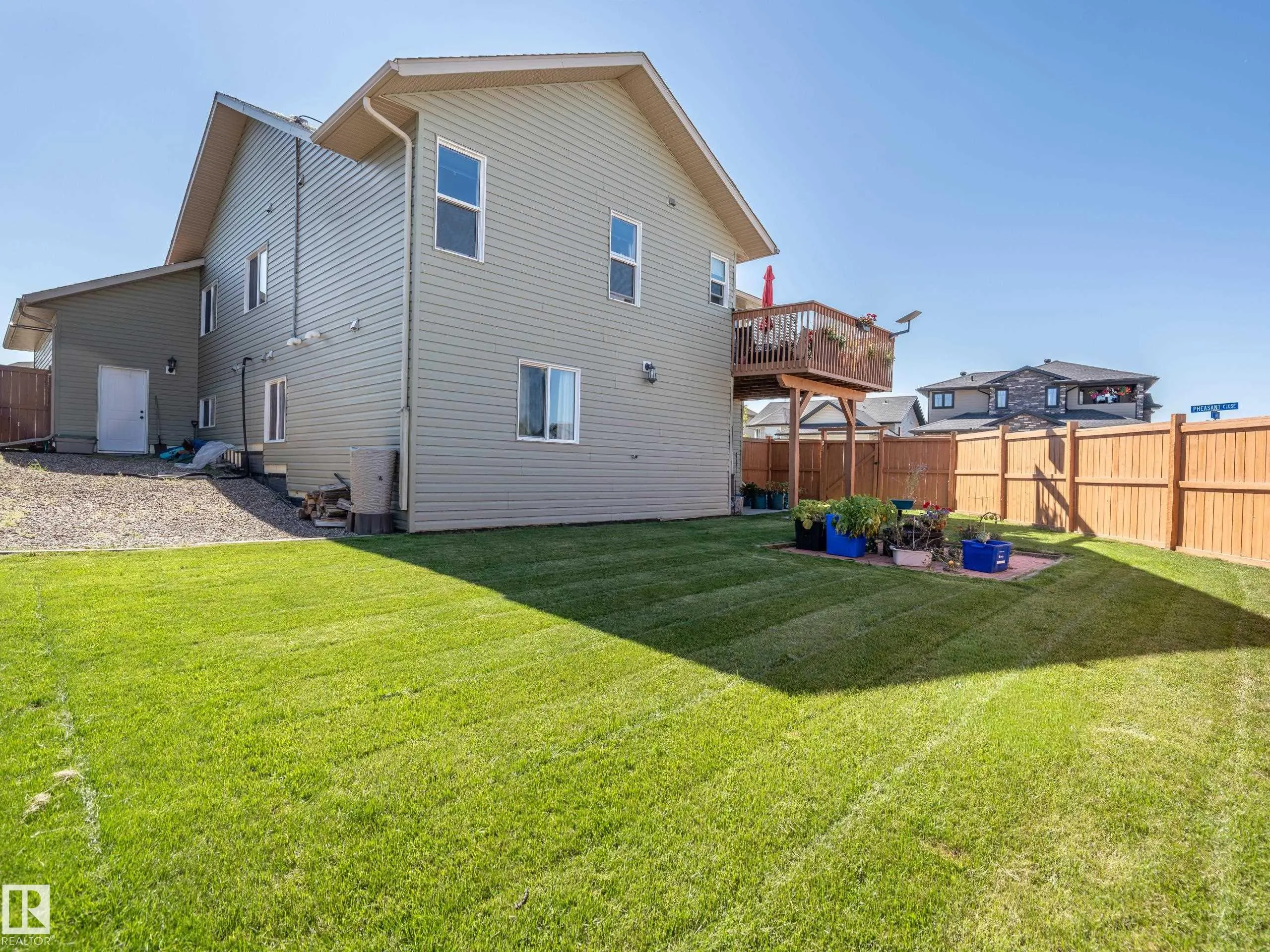 702 pheasant Close