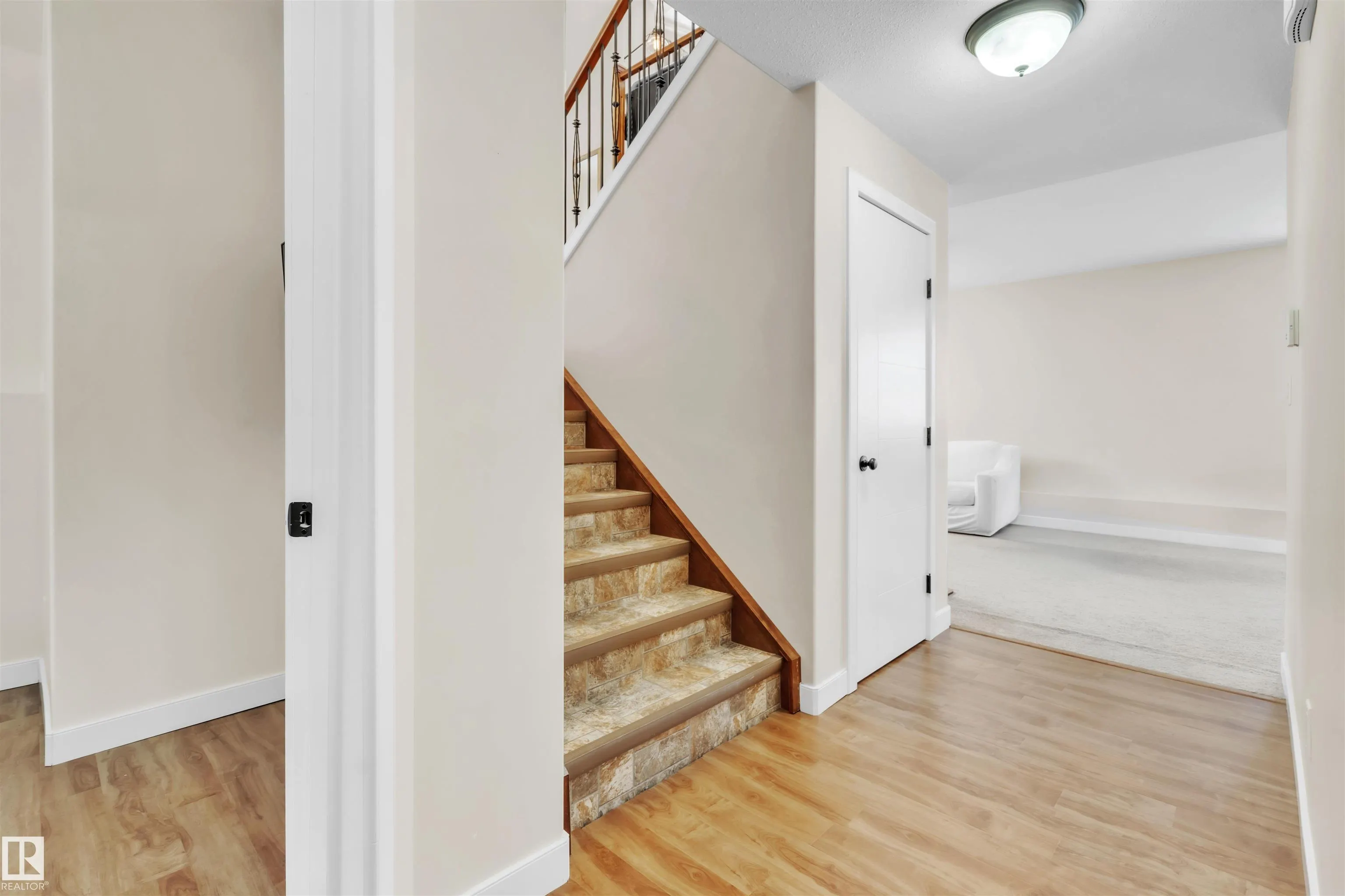 702 pheasant Close