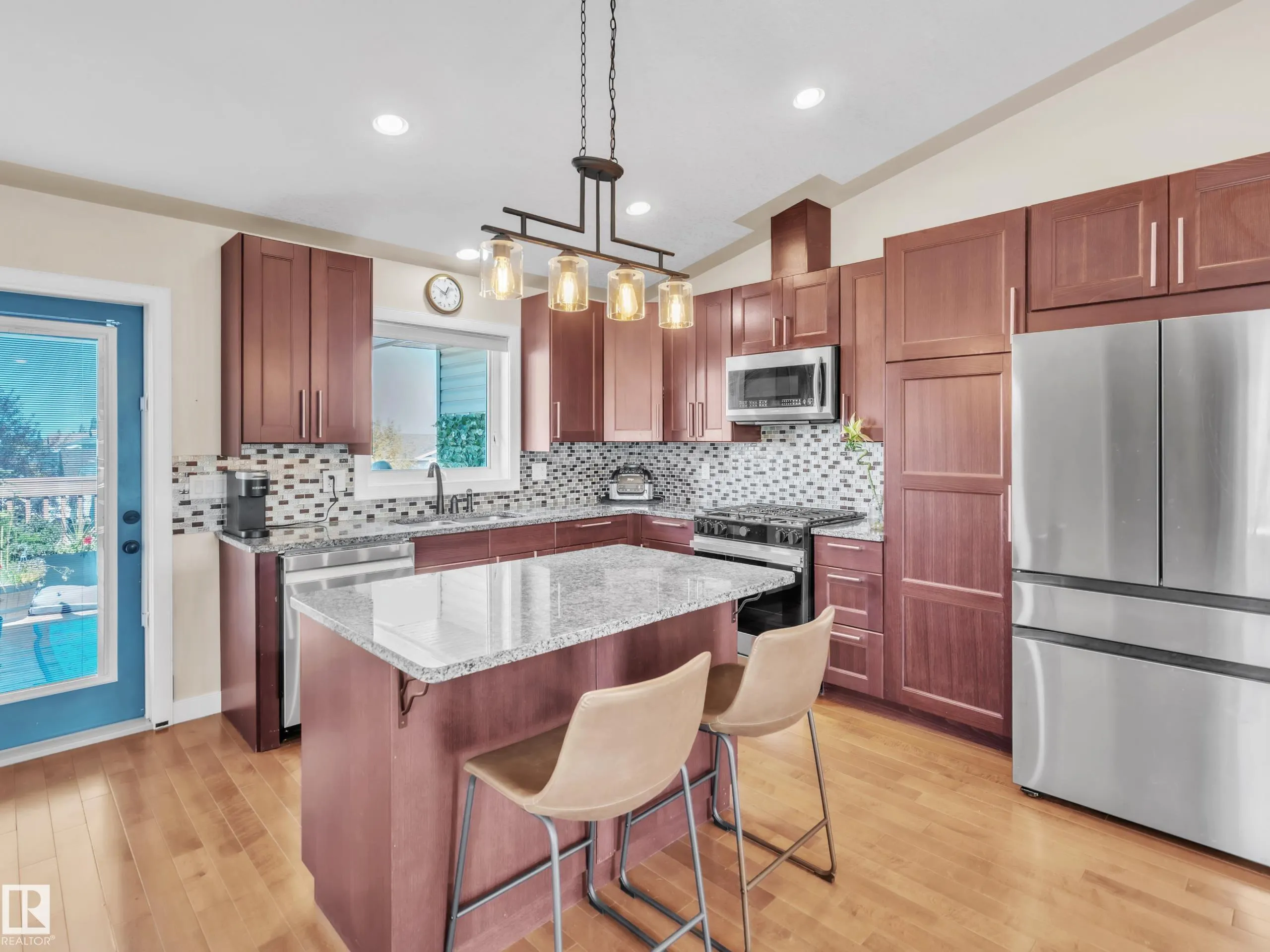 702 pheasant Close