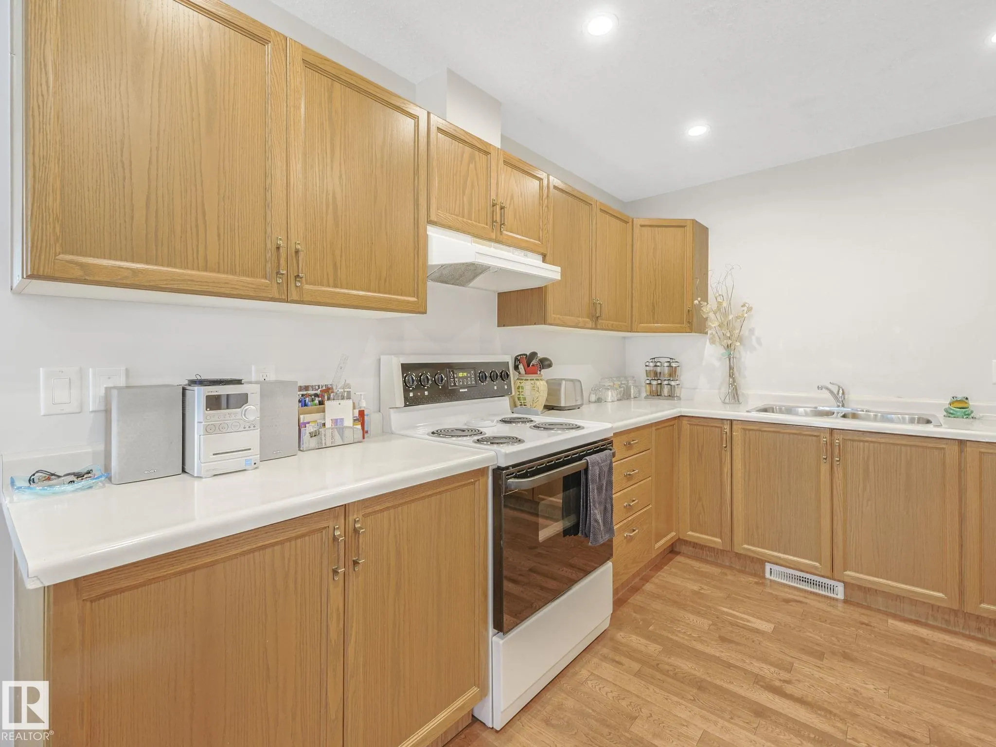 13810 75 Street
