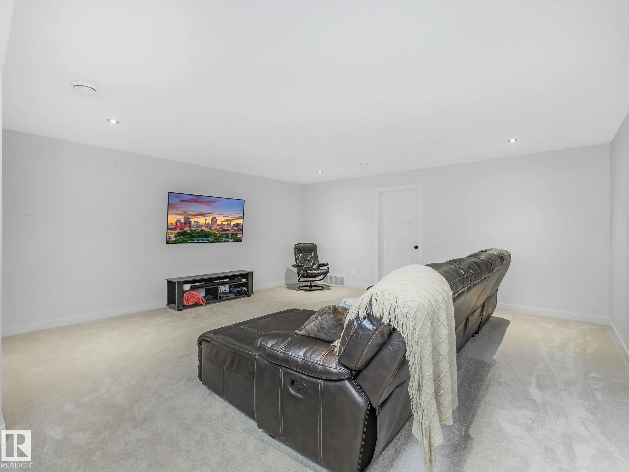 6693 CARDINAL Road
