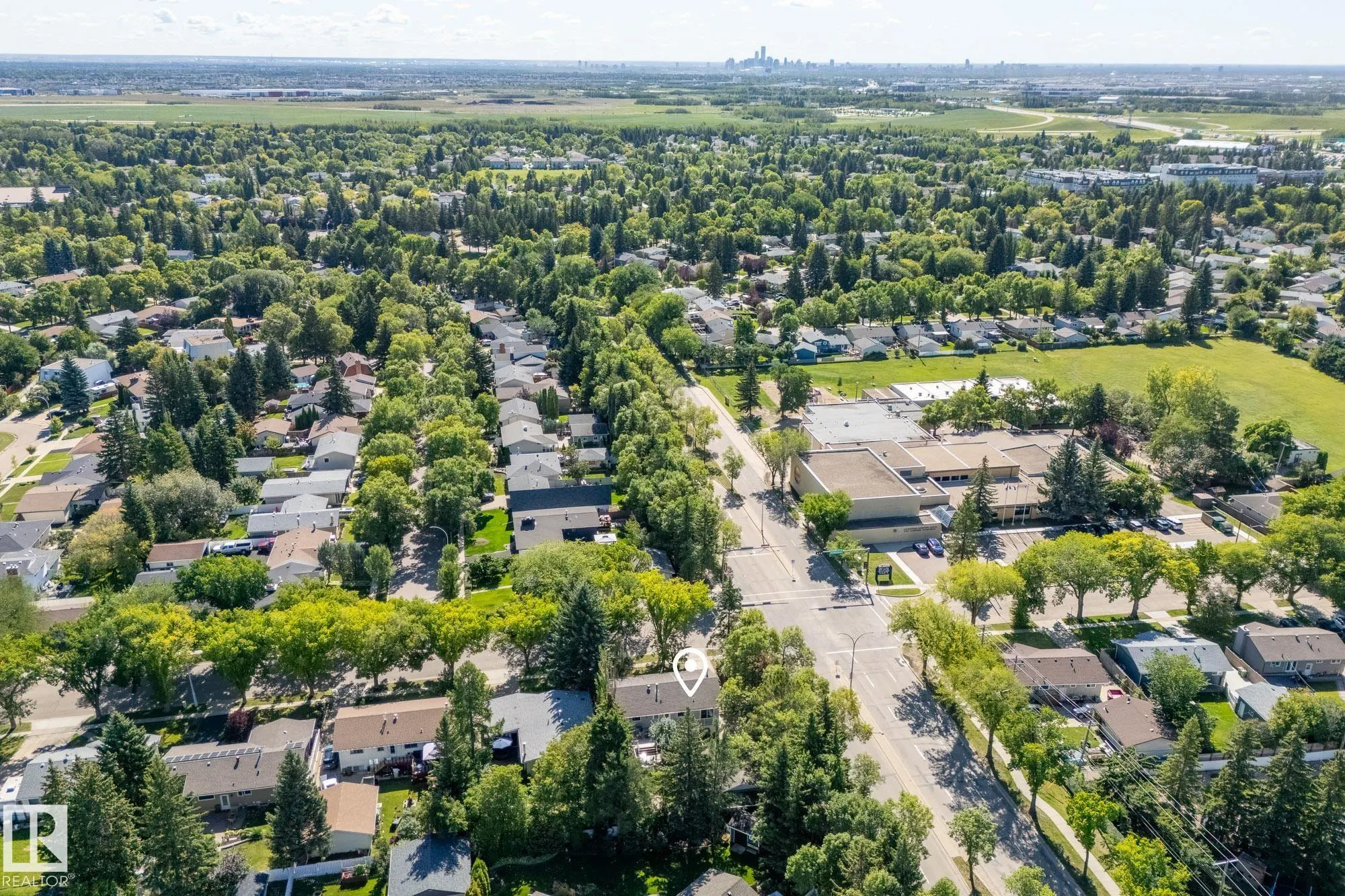 2 FARMSTEAD Avenue