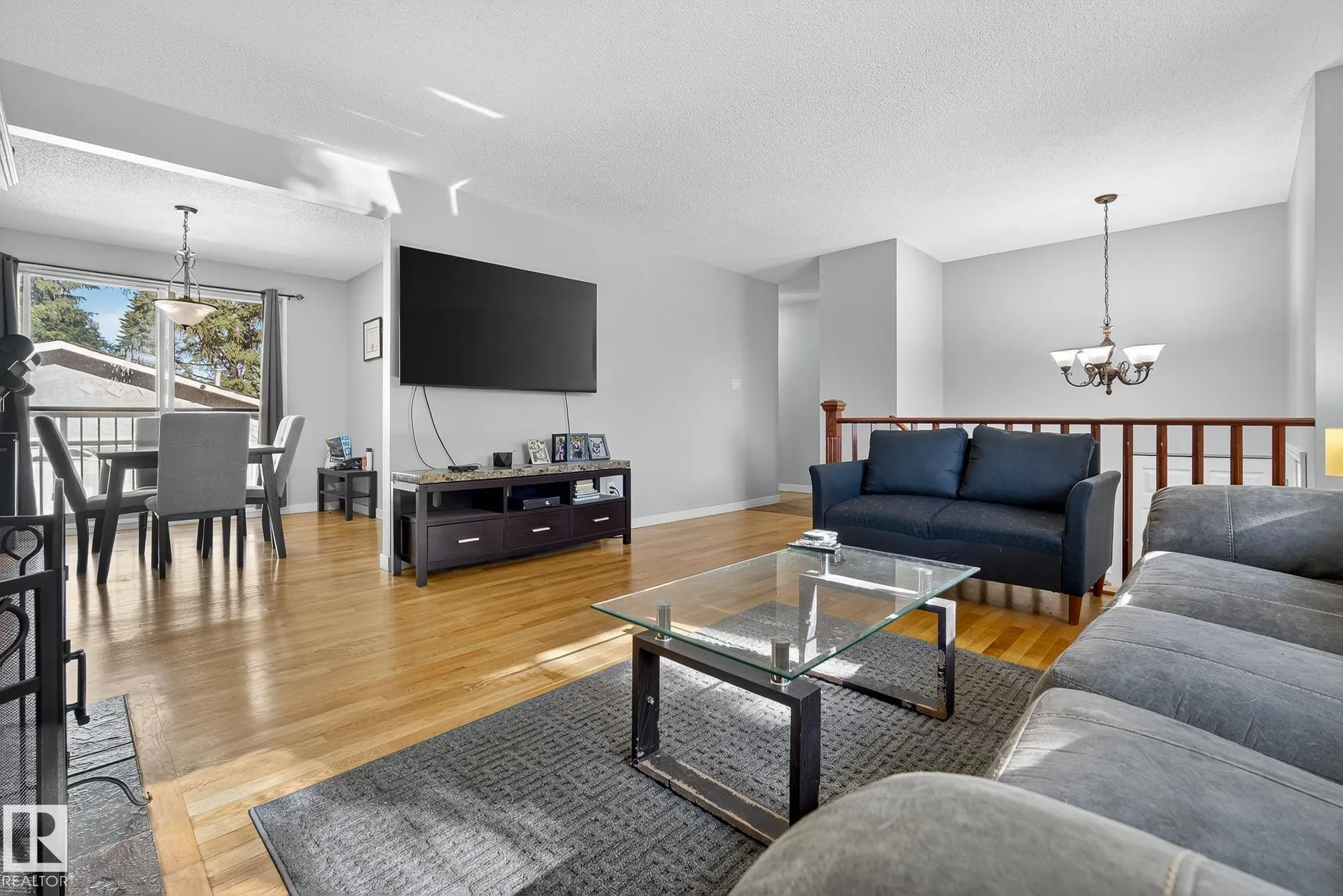 2 FARMSTEAD Avenue