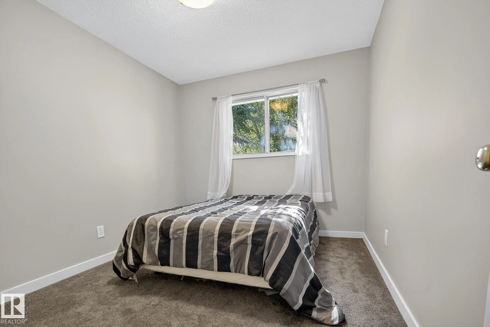 2 FARMSTEAD Avenue