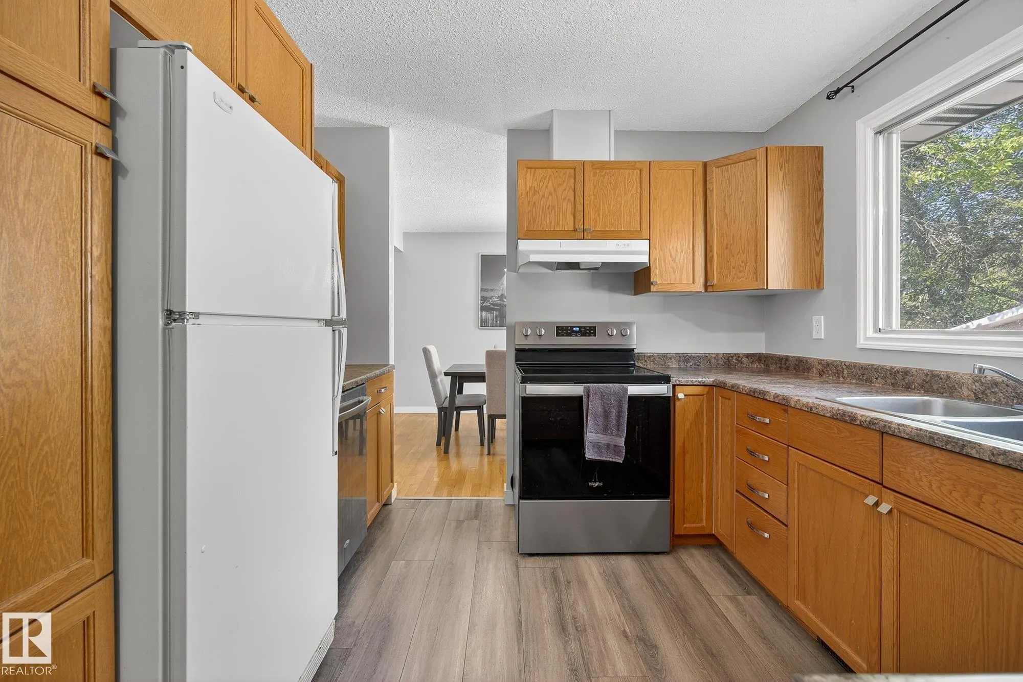 2 FARMSTEAD Avenue