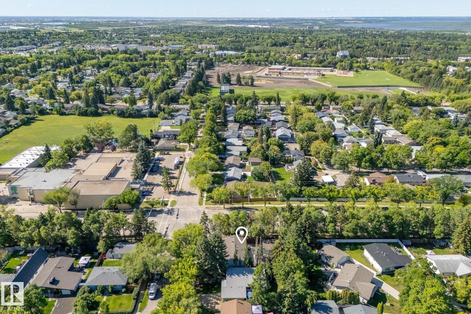 2 FARMSTEAD Avenue