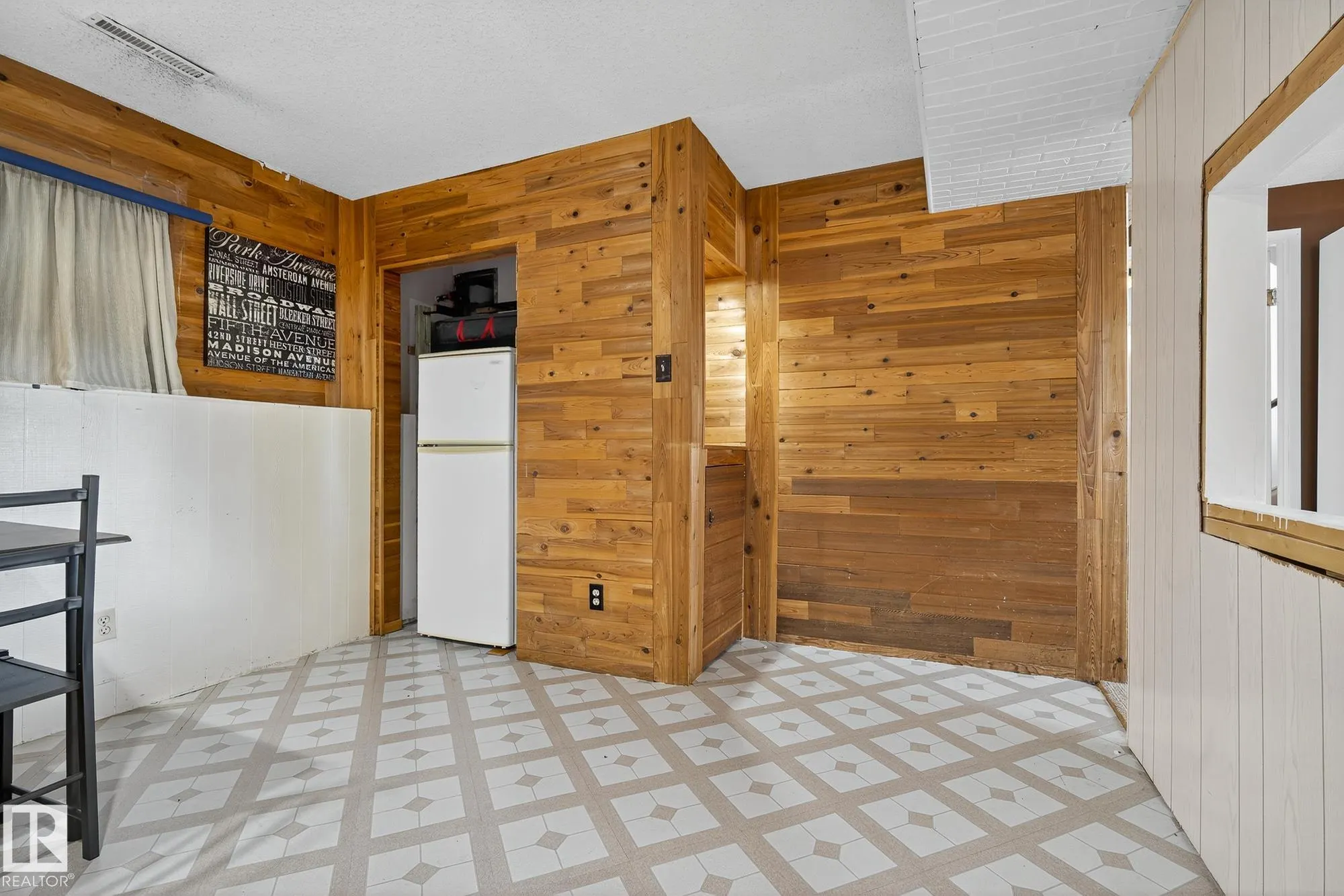 2 FARMSTEAD Avenue