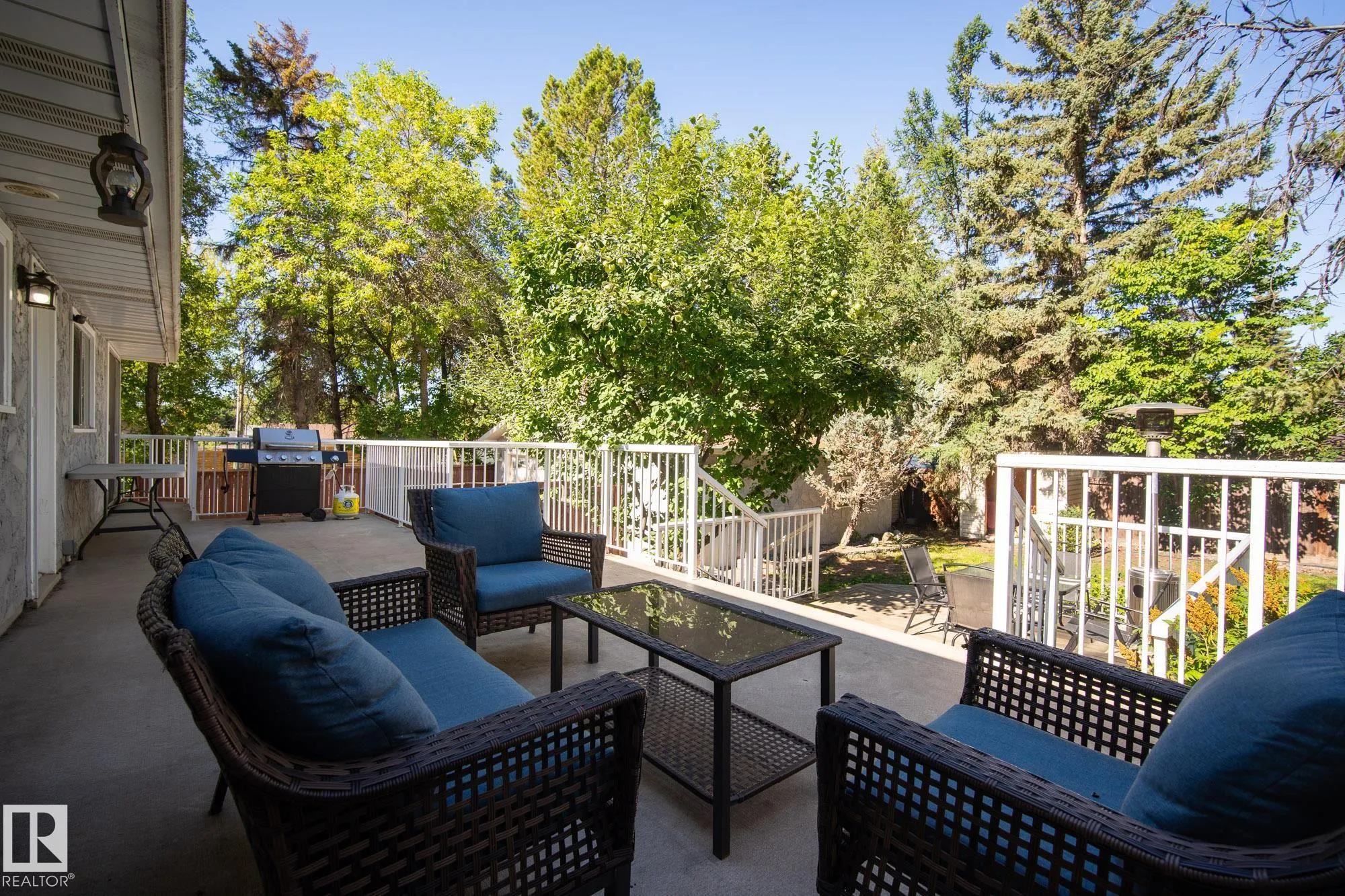 2 FARMSTEAD Avenue