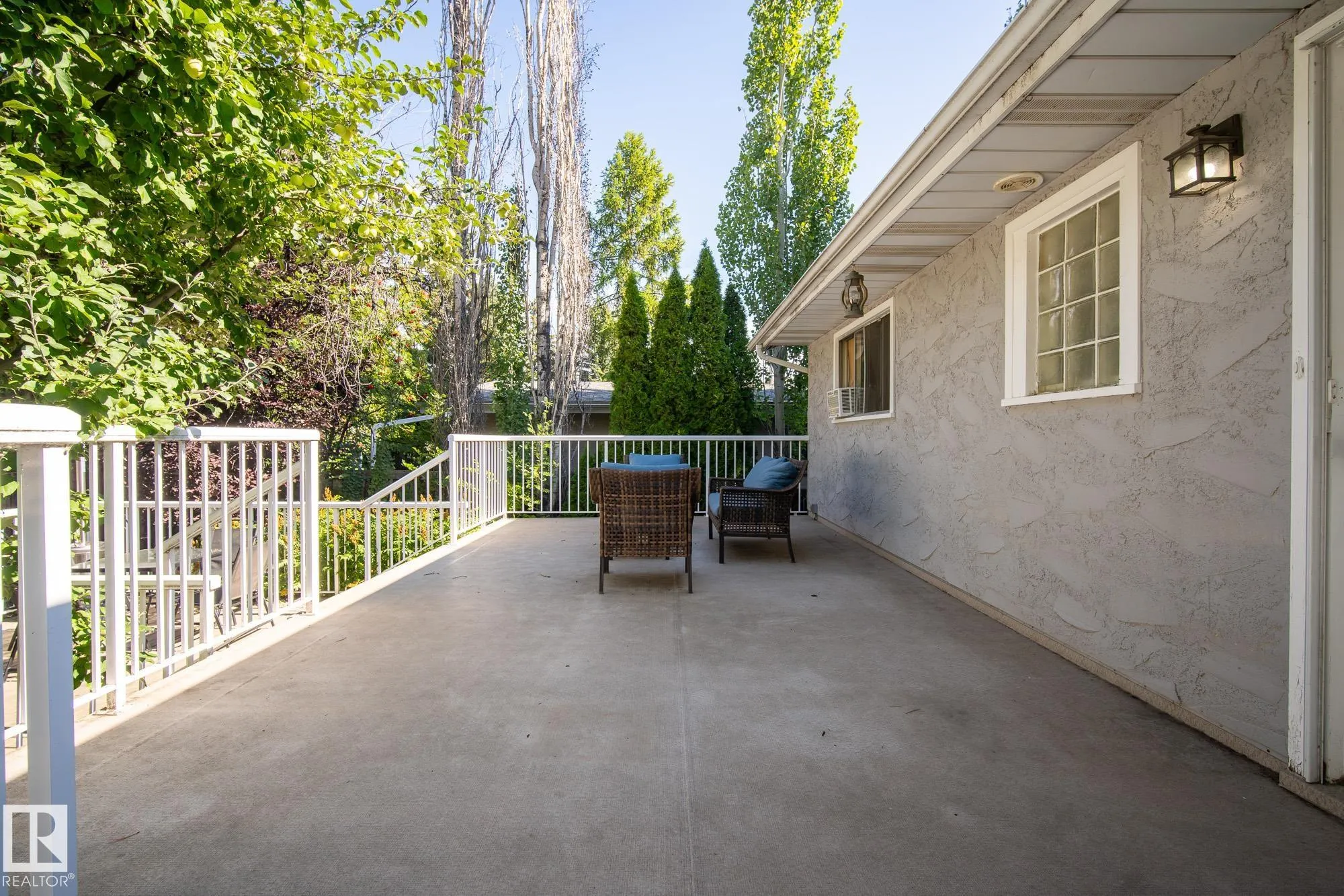 2 FARMSTEAD Avenue