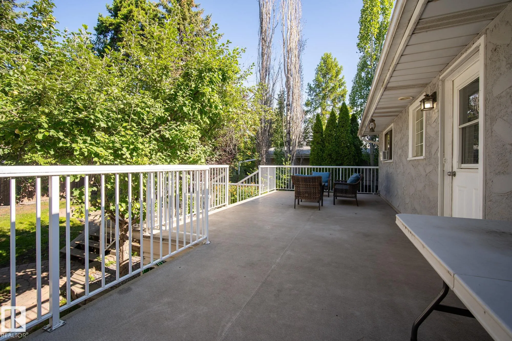 2 FARMSTEAD Avenue