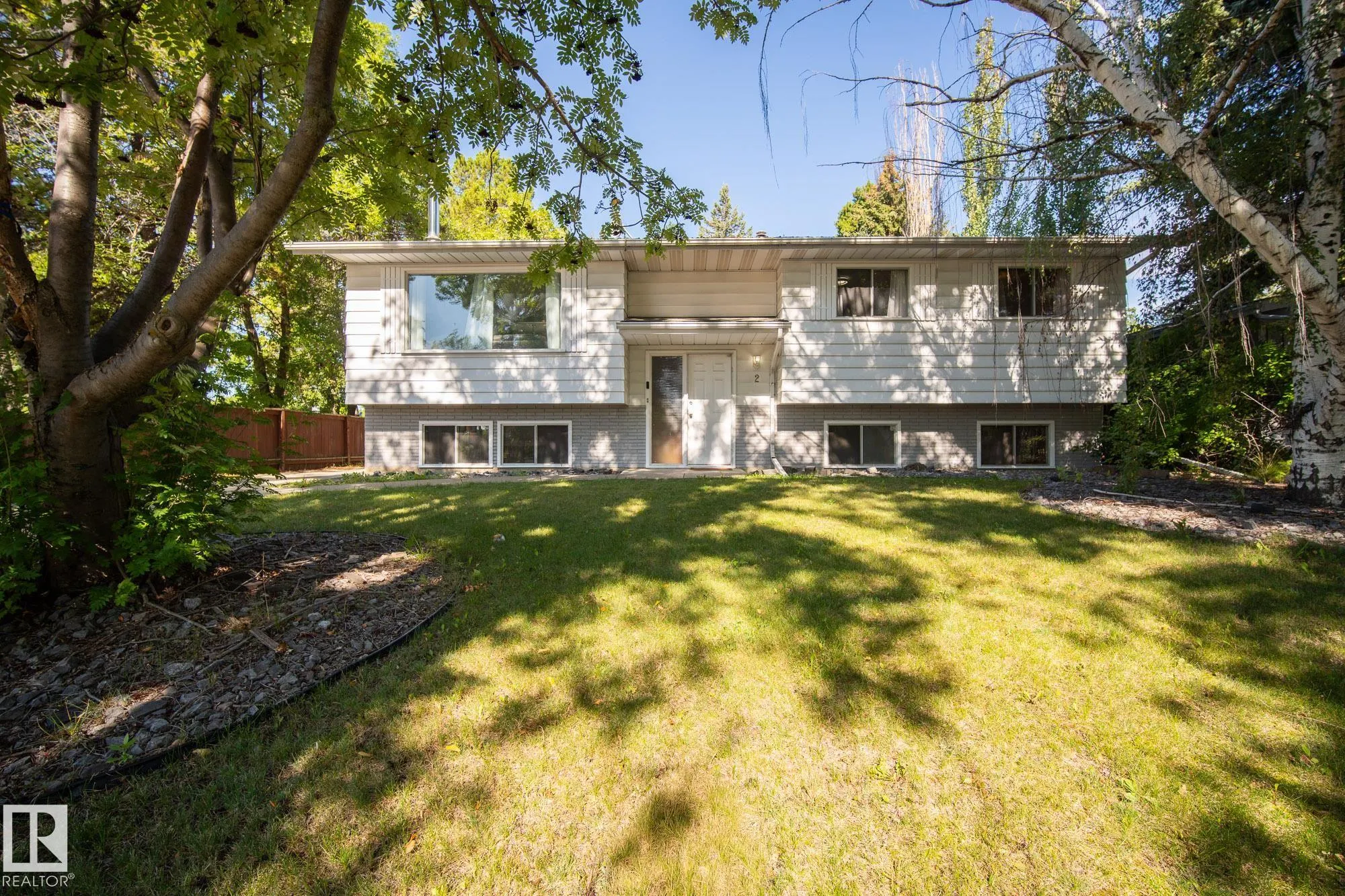2 FARMSTEAD Avenue