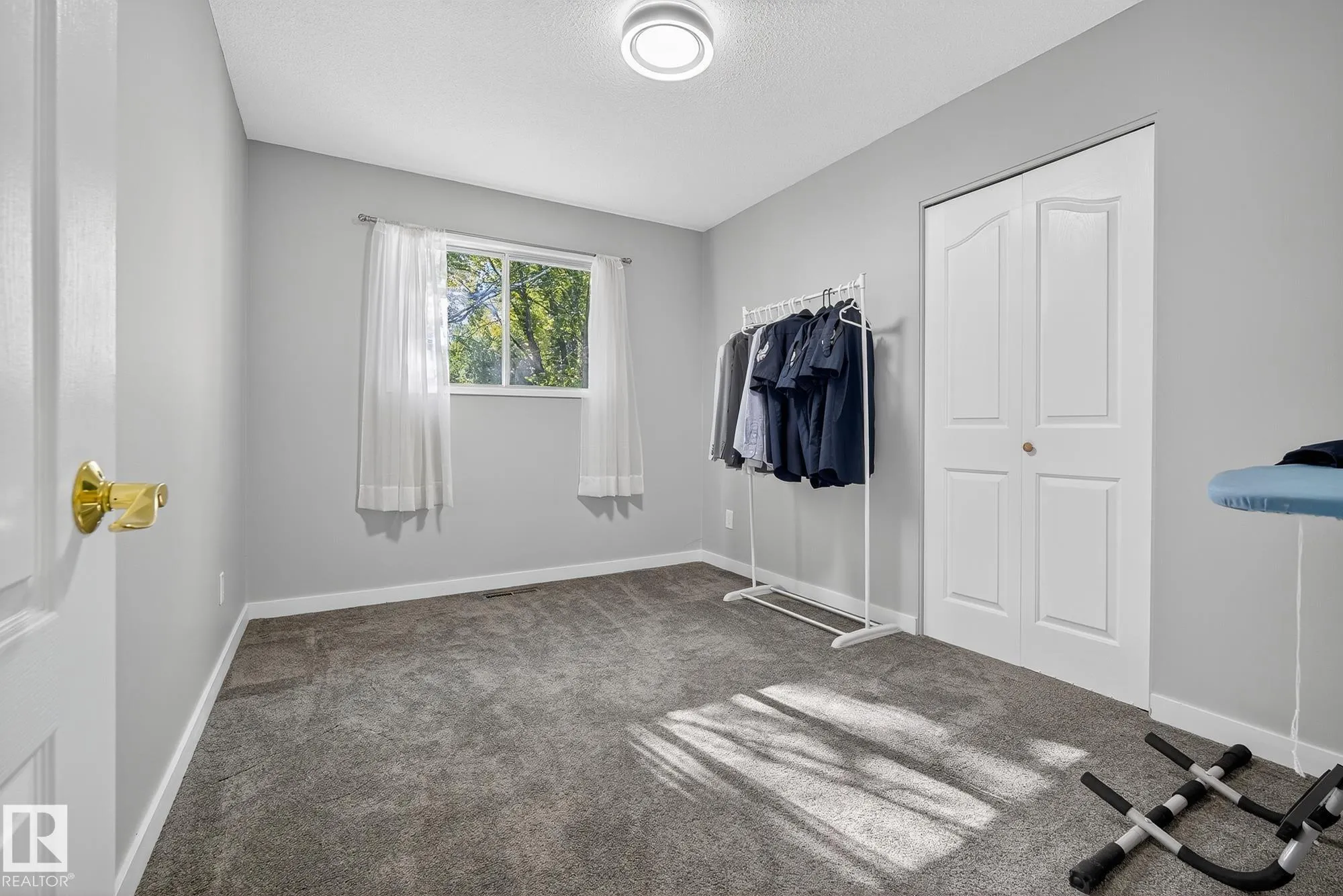 2 FARMSTEAD Avenue