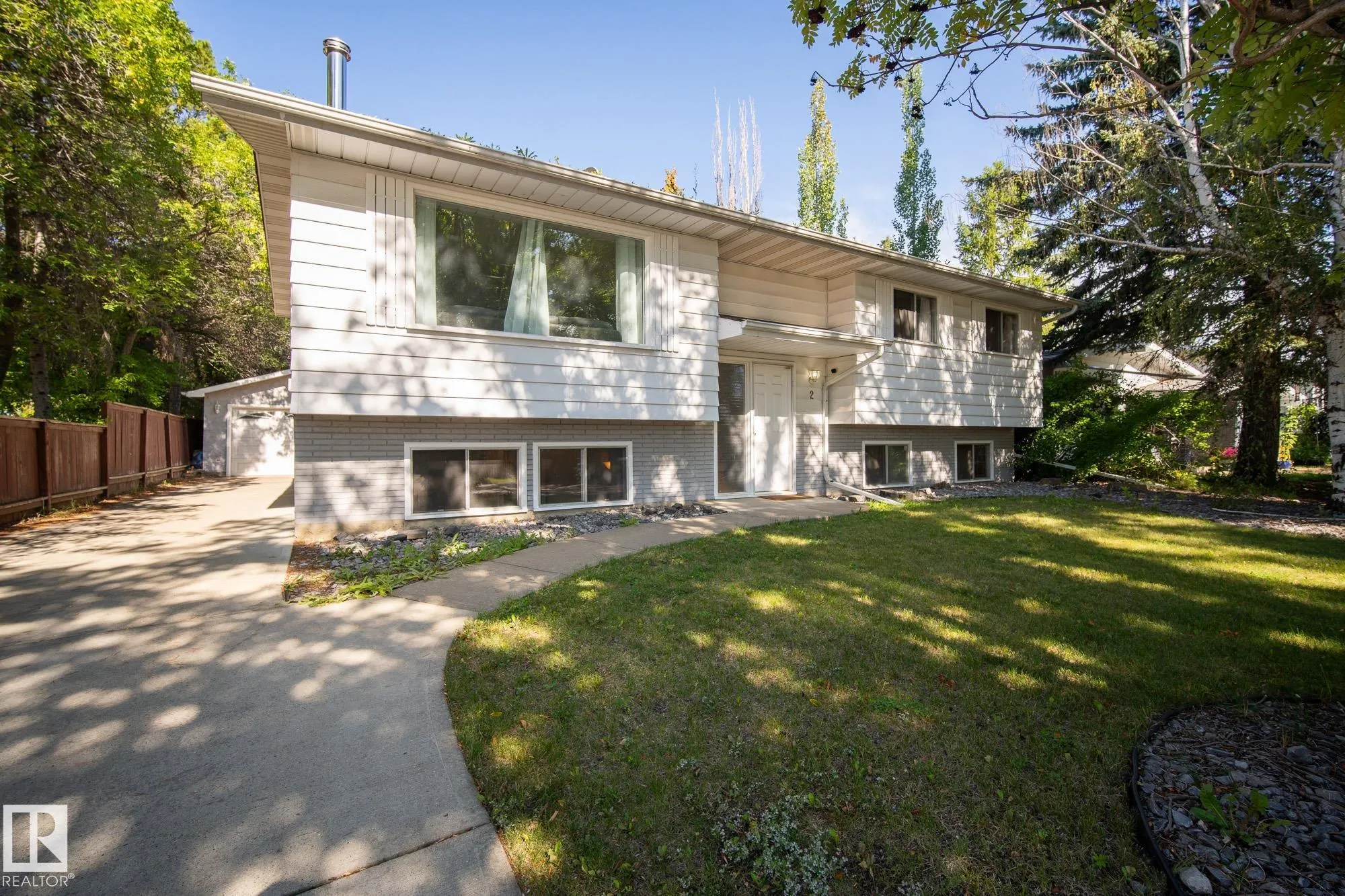2 FARMSTEAD Avenue