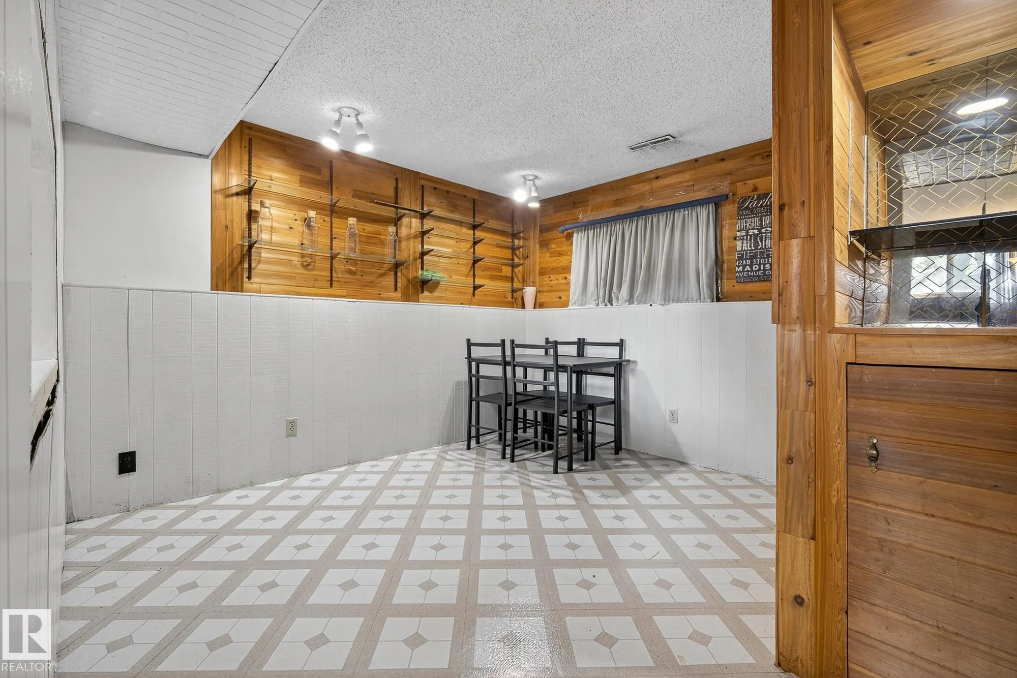 2 FARMSTEAD Avenue