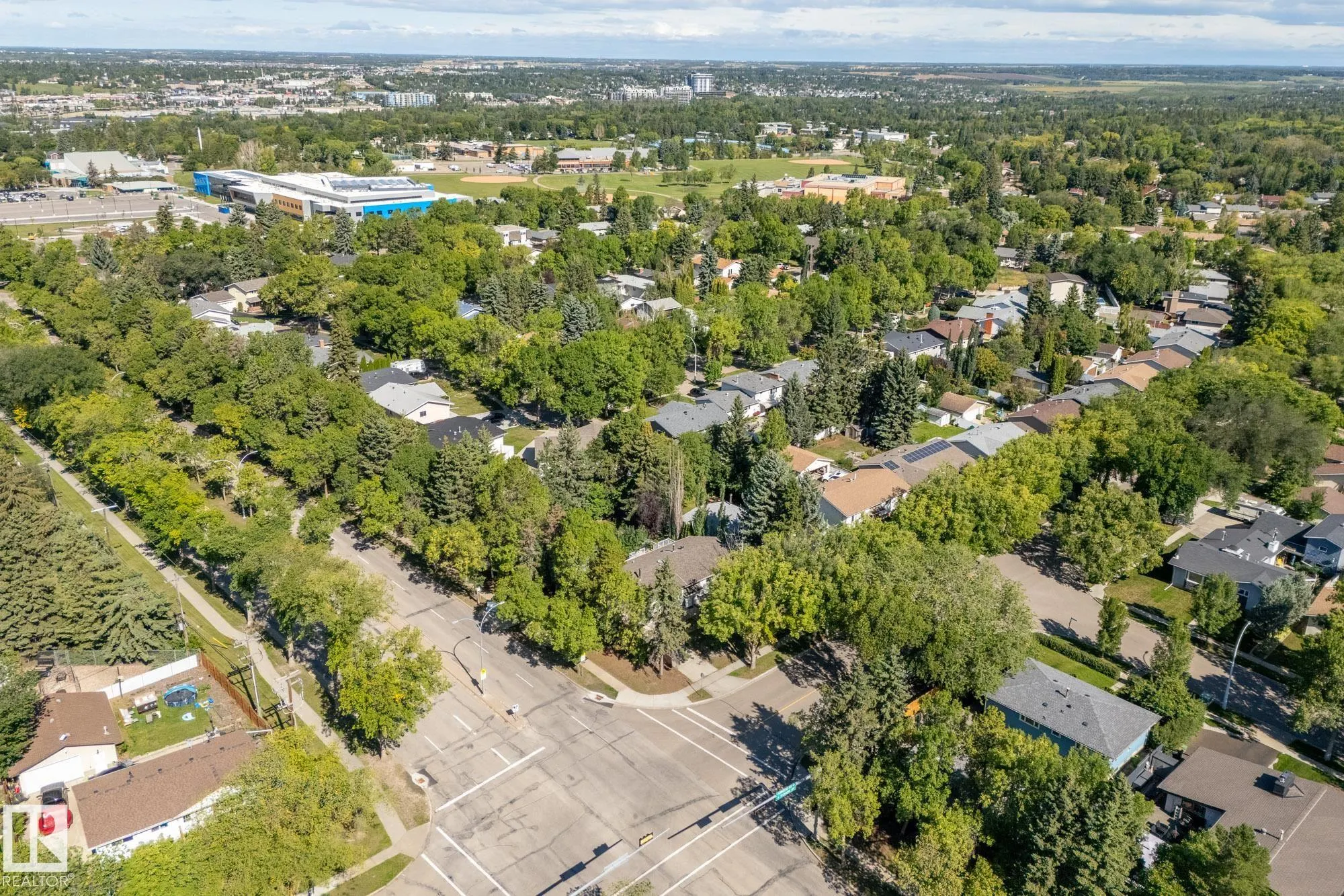 2 FARMSTEAD Avenue