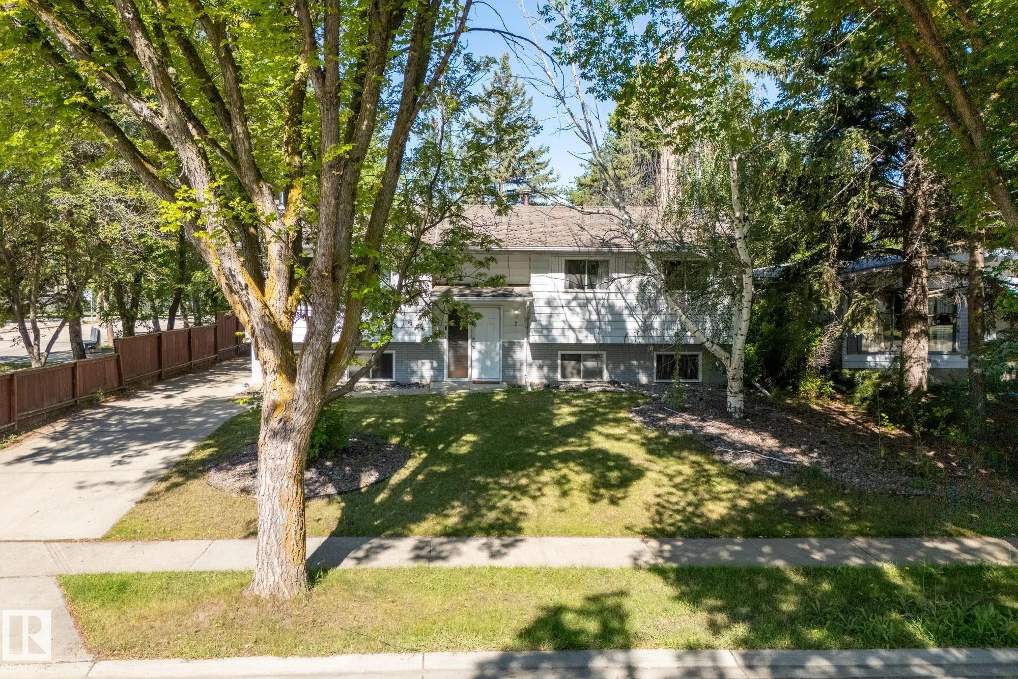 2 FARMSTEAD Avenue