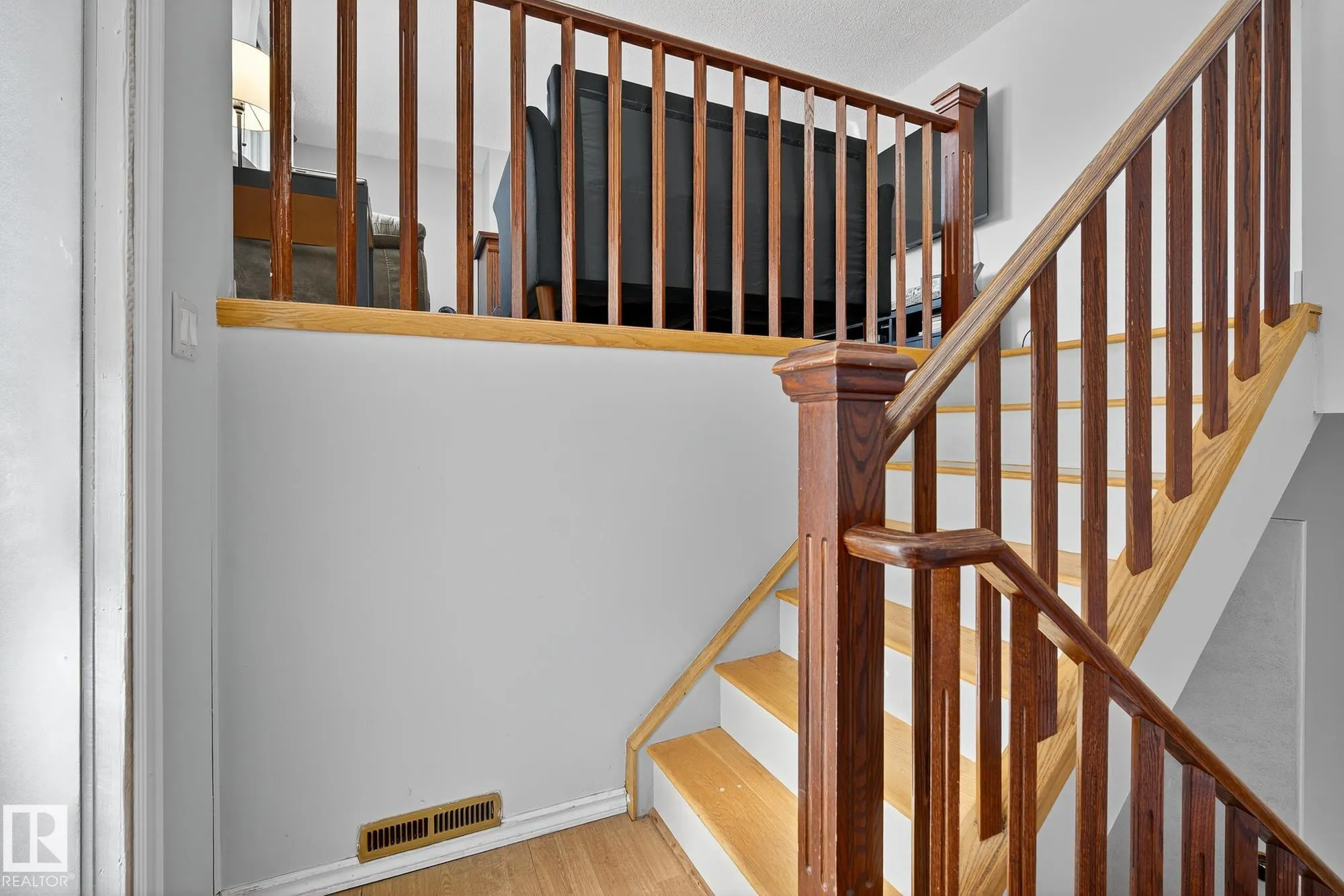 2 FARMSTEAD Avenue