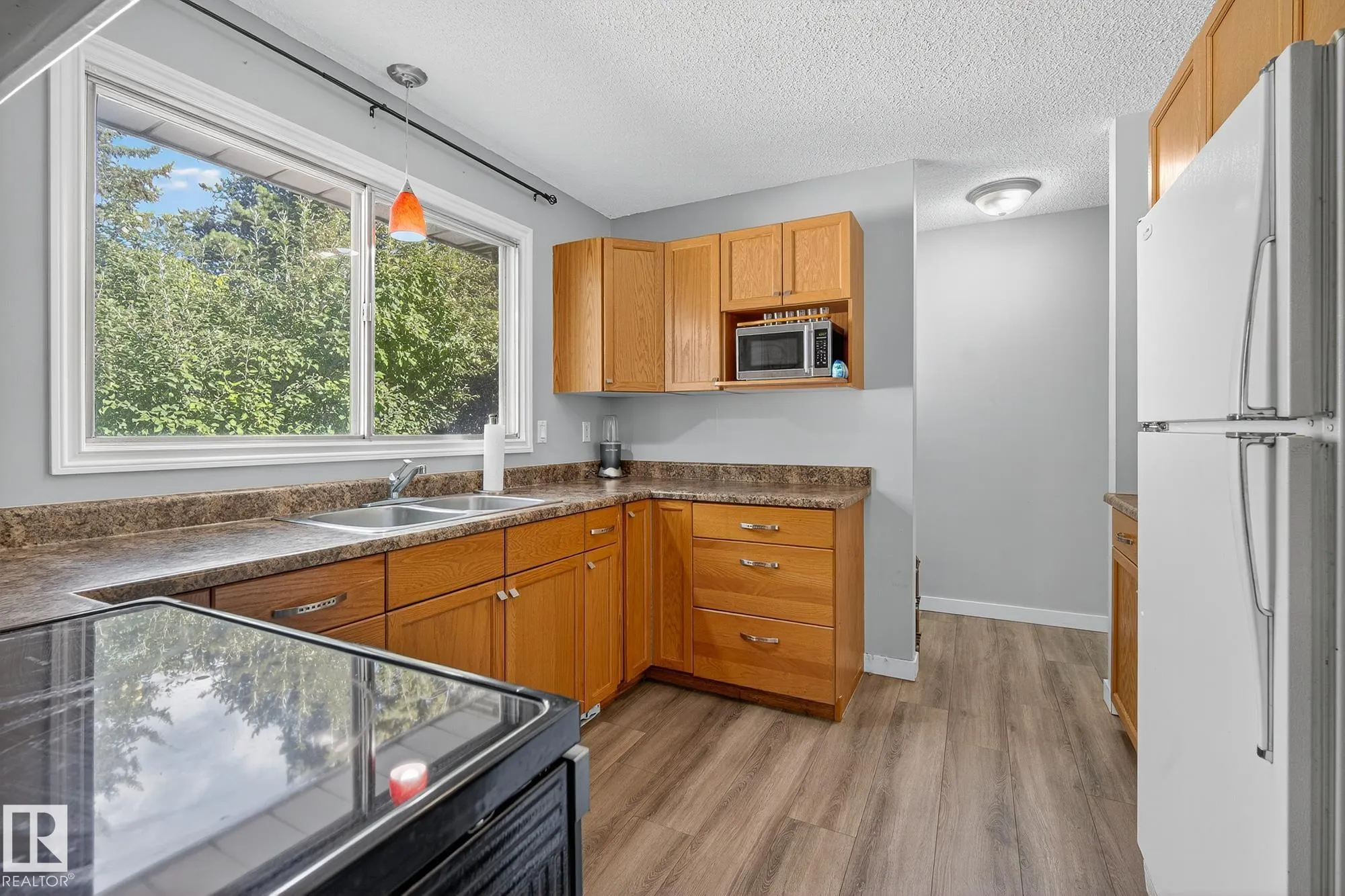 2 FARMSTEAD Avenue