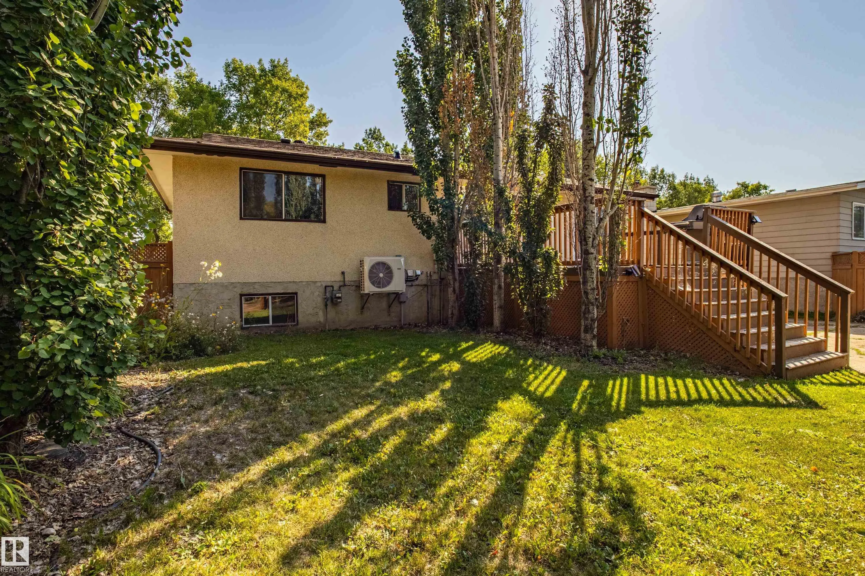18 LOCKHART Drive