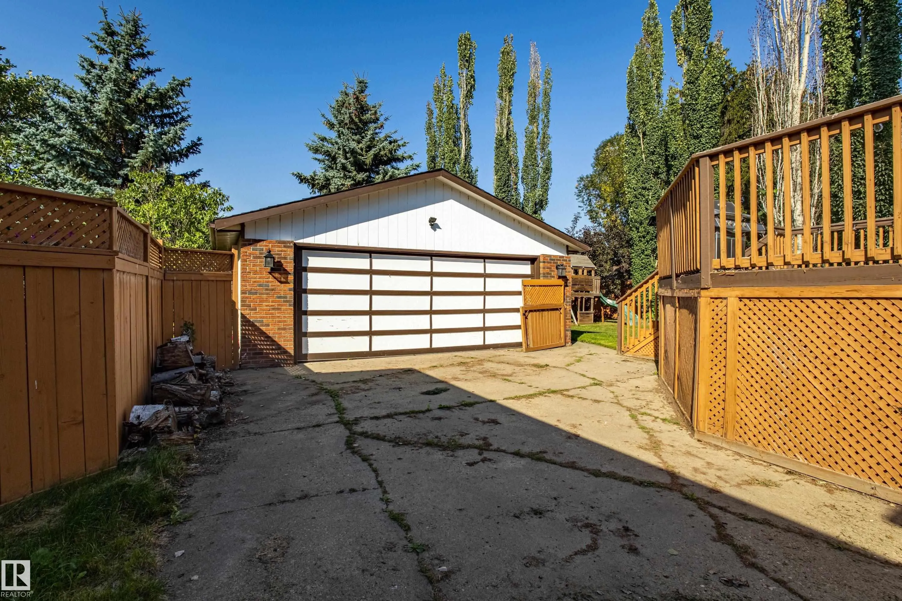 18 LOCKHART Drive