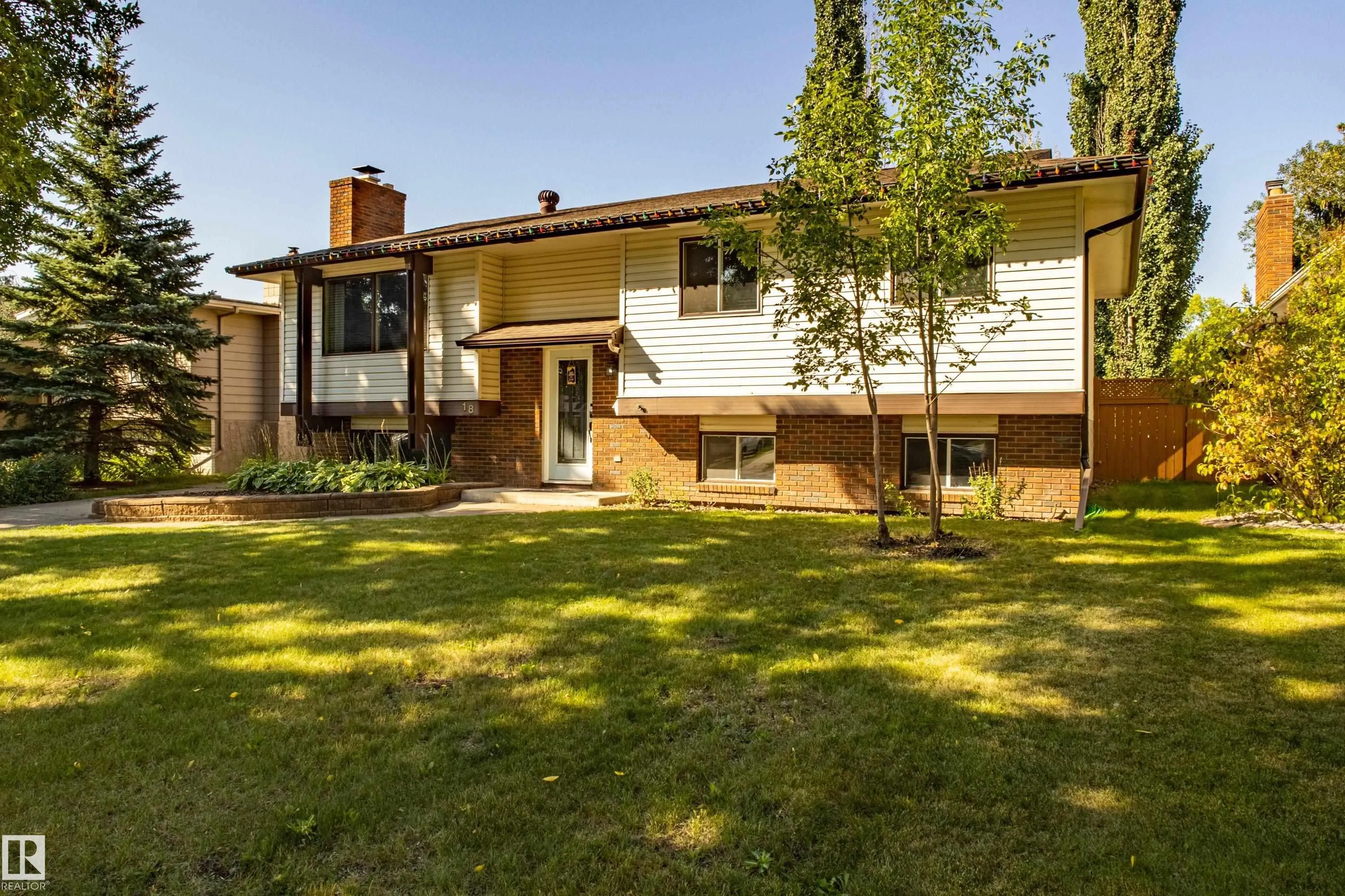 18 LOCKHART Drive