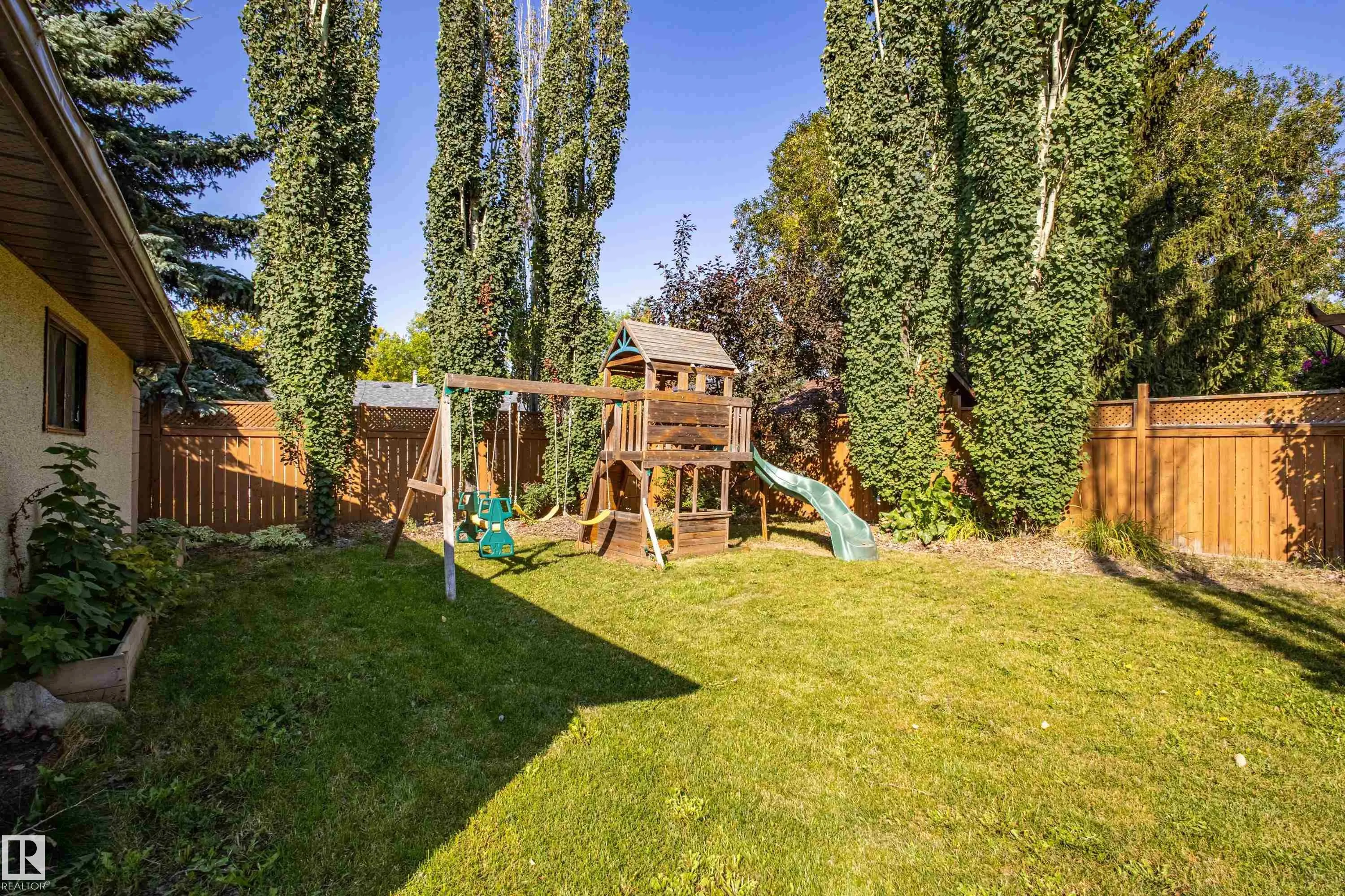 18 LOCKHART Drive