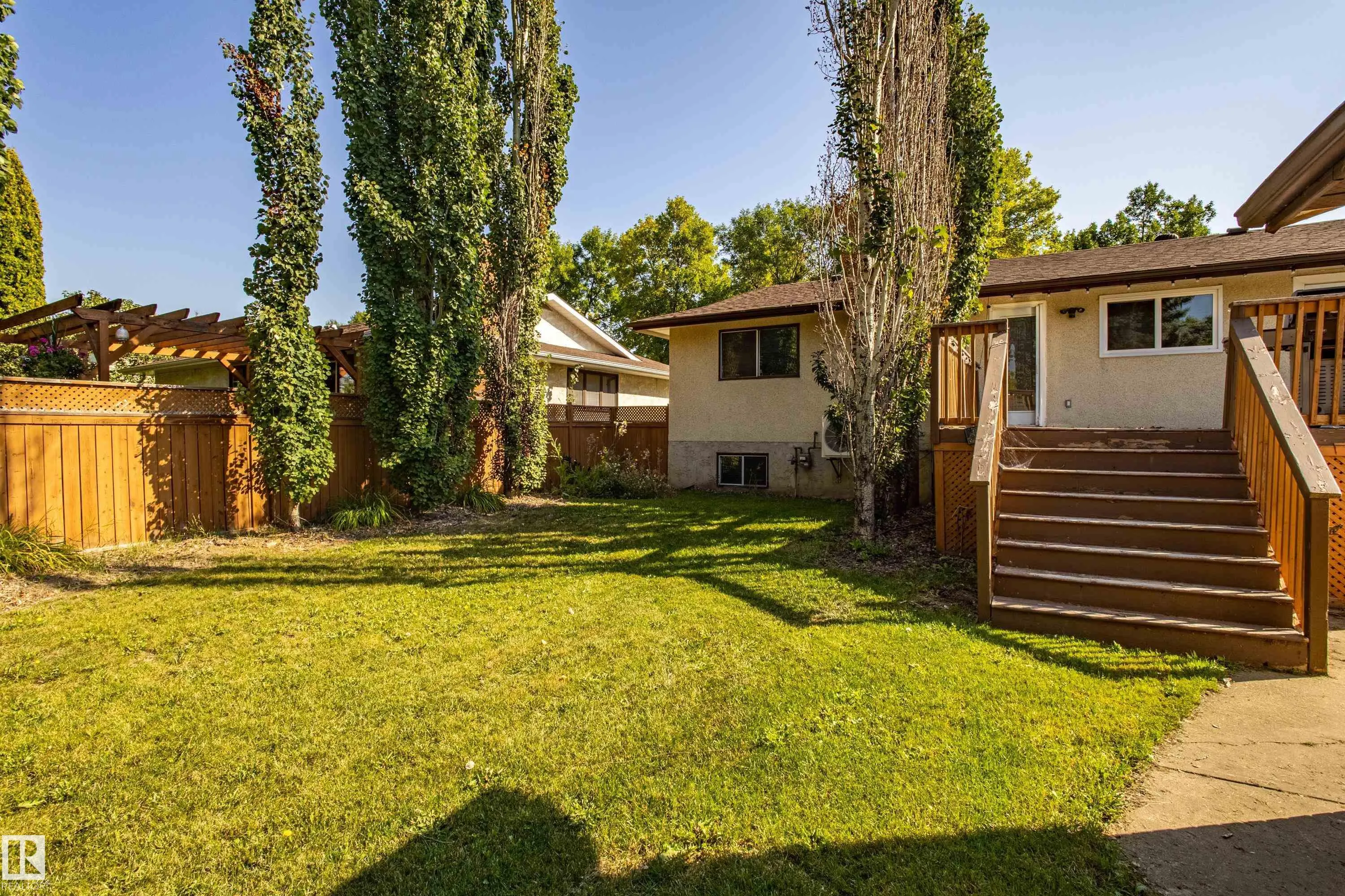 18 LOCKHART Drive