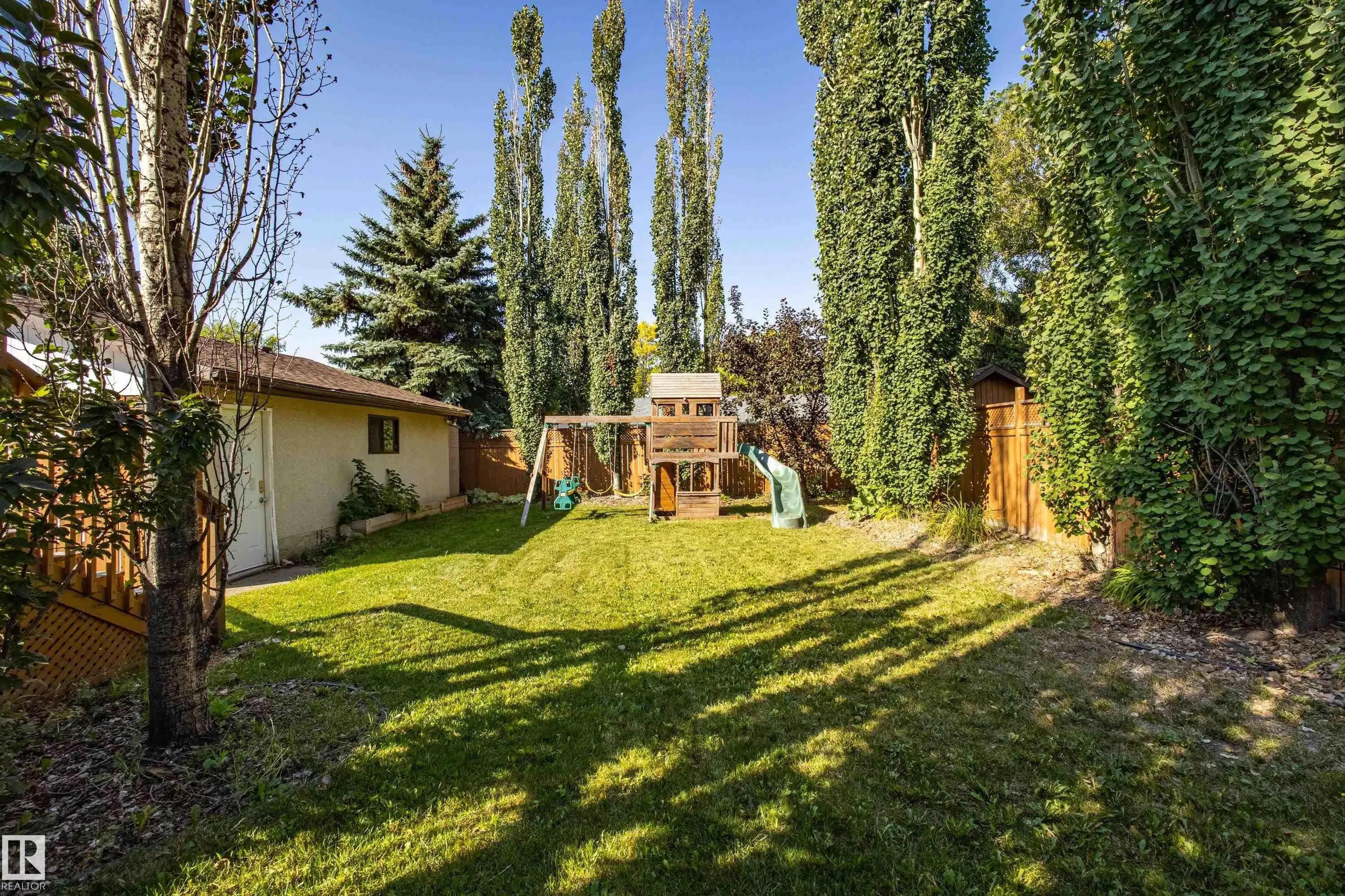 18 LOCKHART Drive