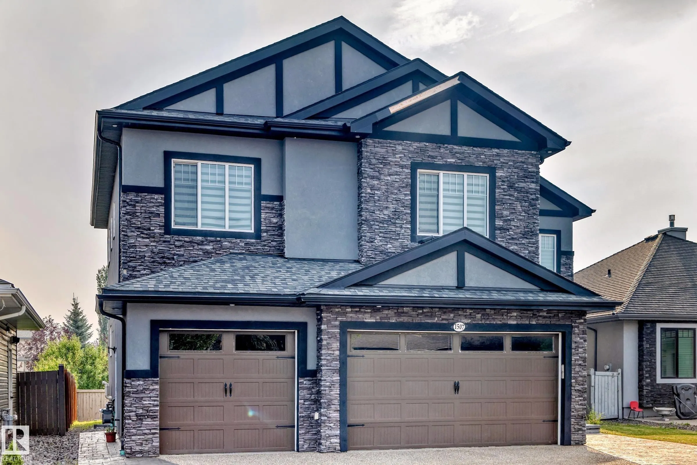 1507 Adamson View