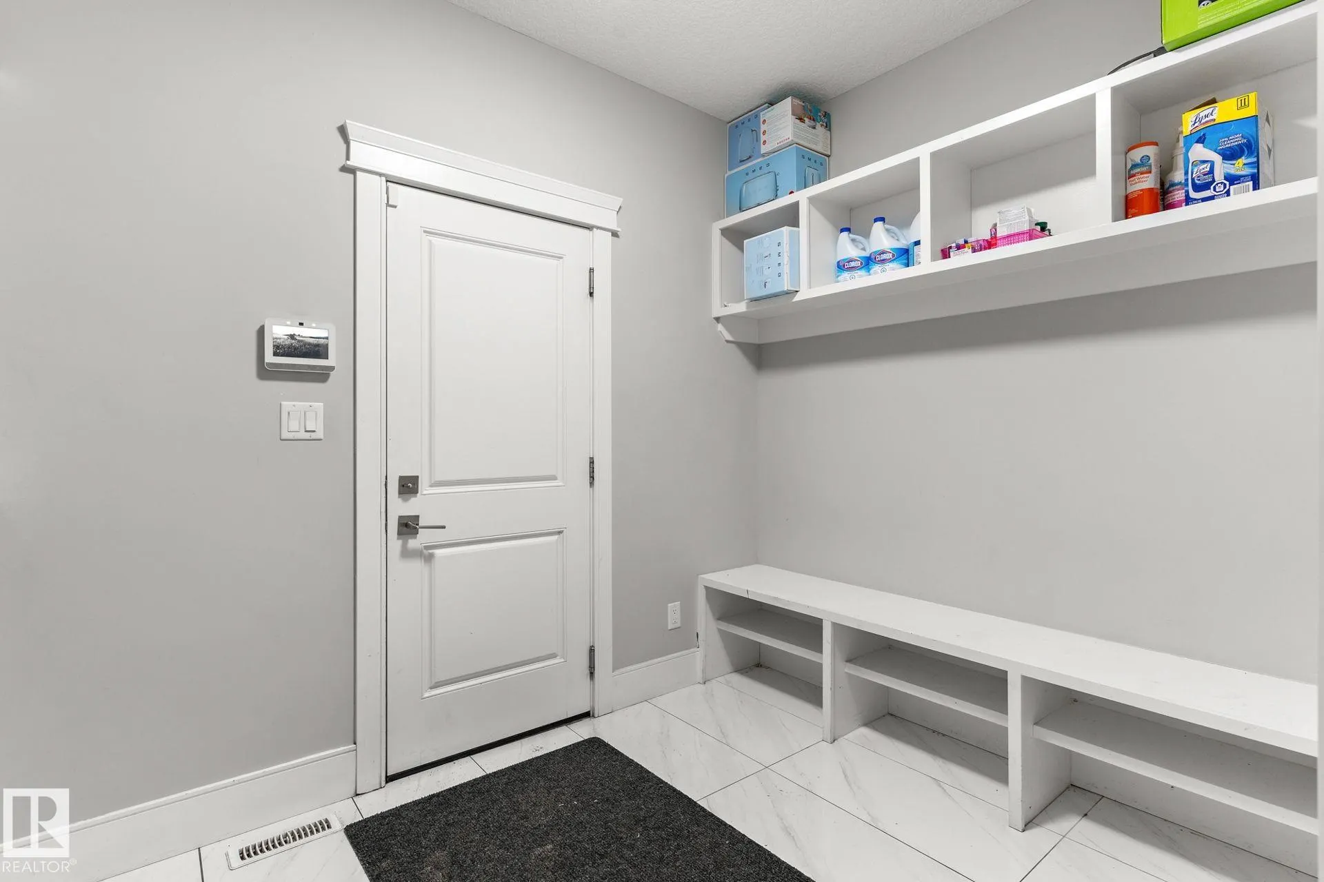 1507 Adamson View