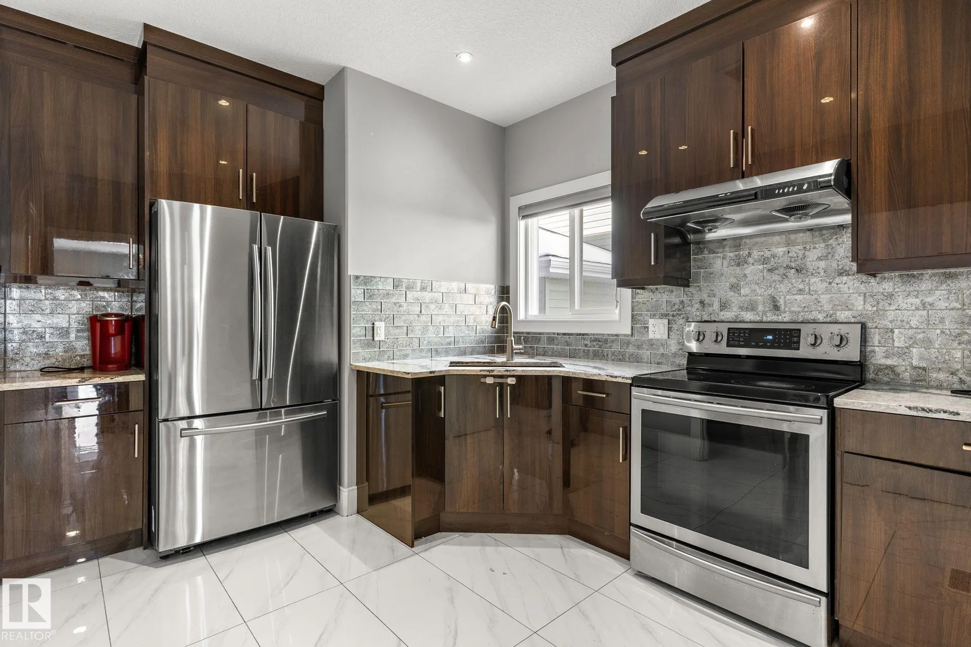 1507 Adamson View