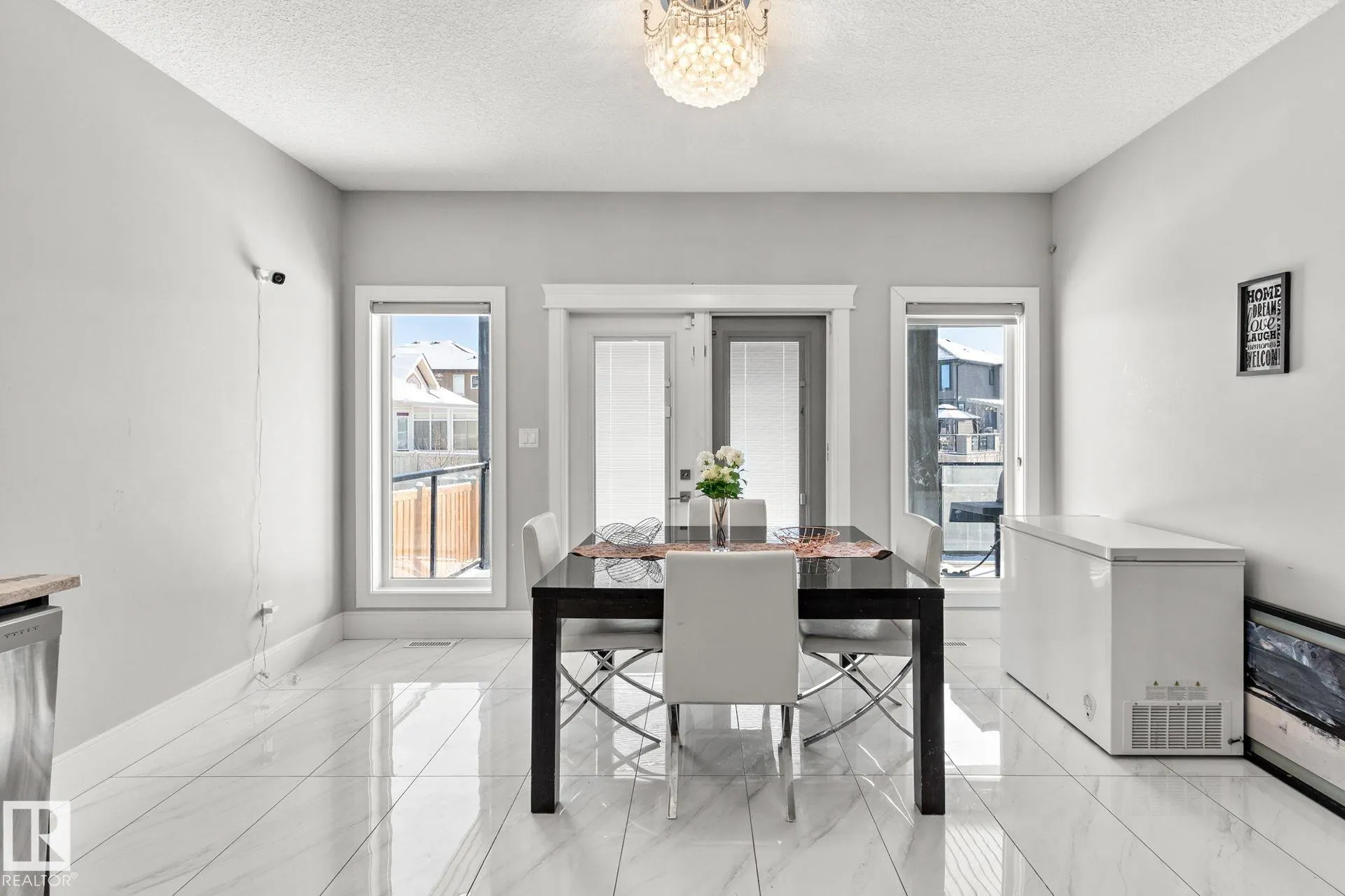 1507 Adamson View