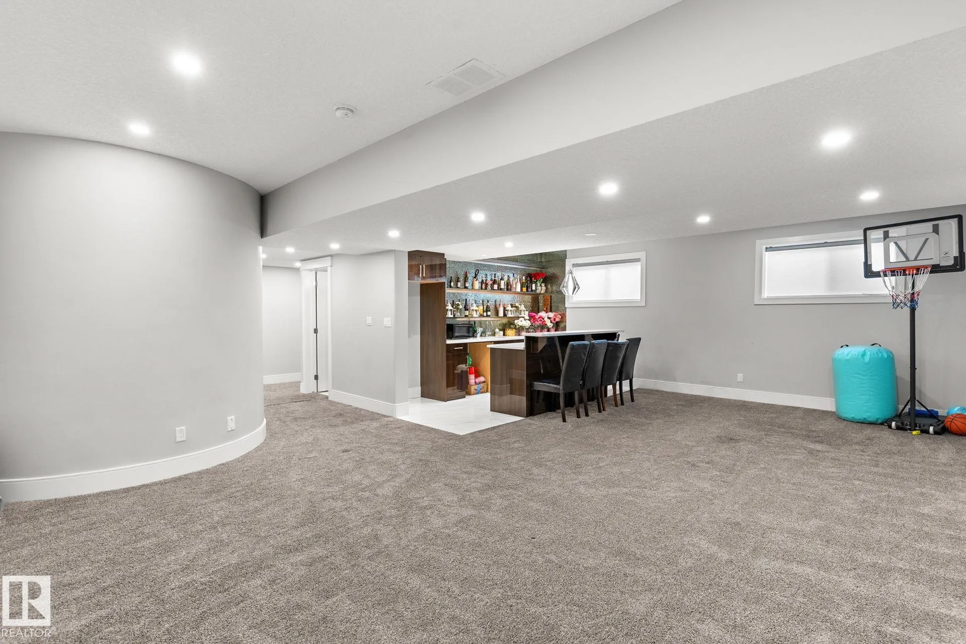 1507 Adamson View