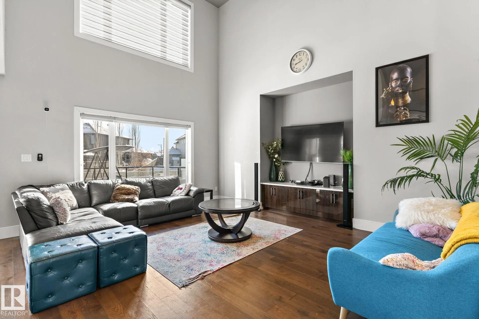 1507 Adamson View
