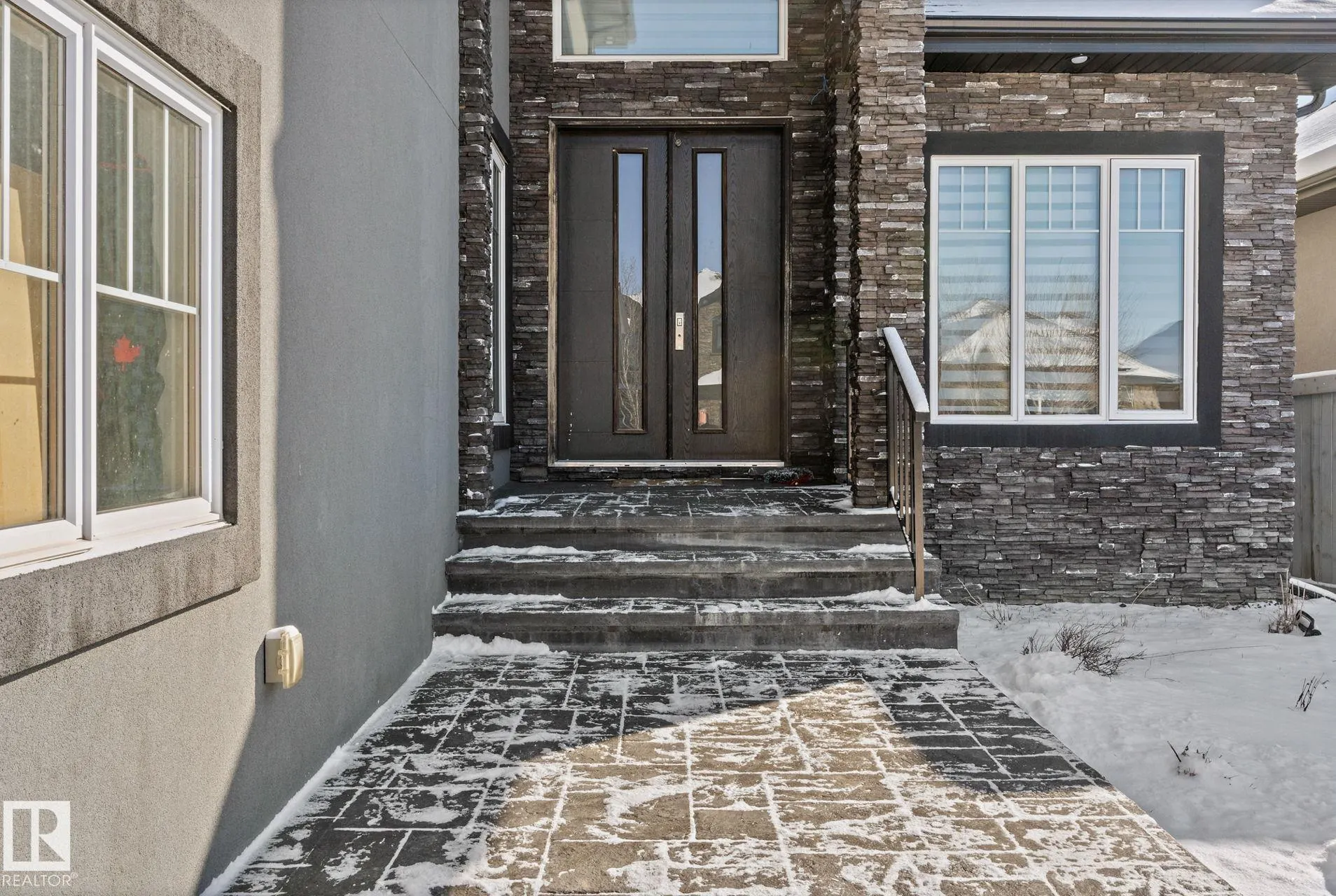 1507 Adamson View