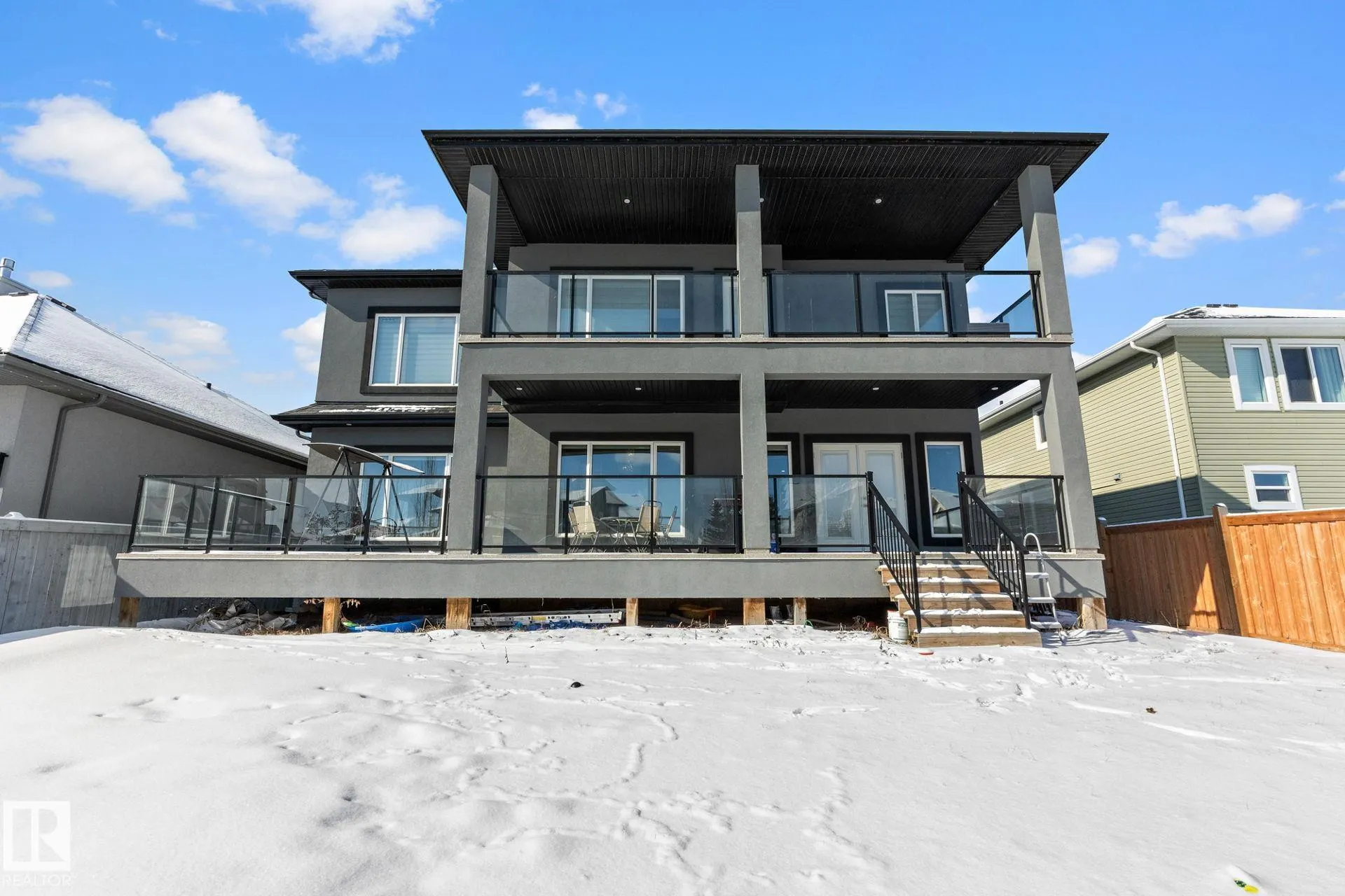 1507 Adamson View