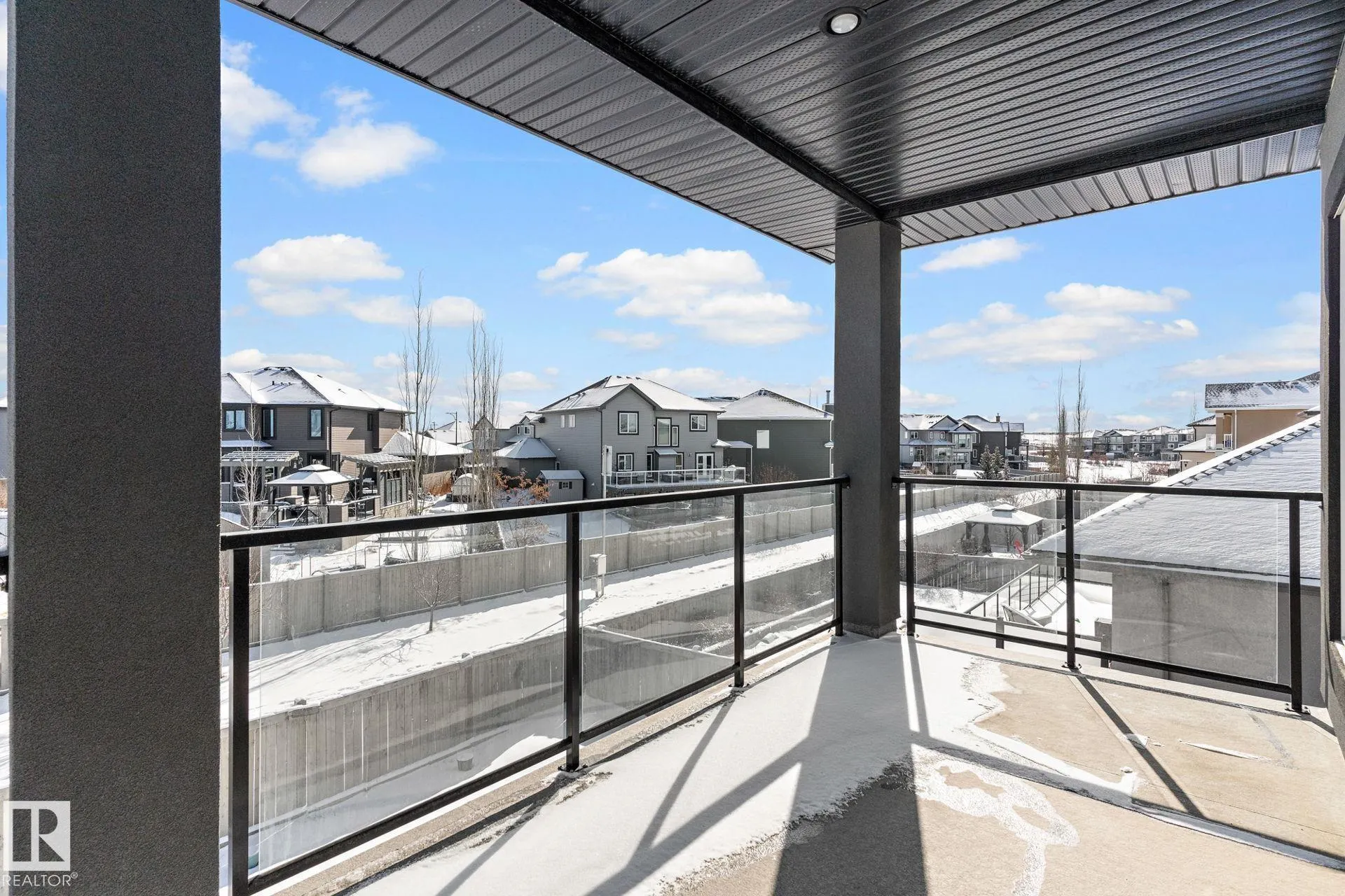 1507 Adamson View