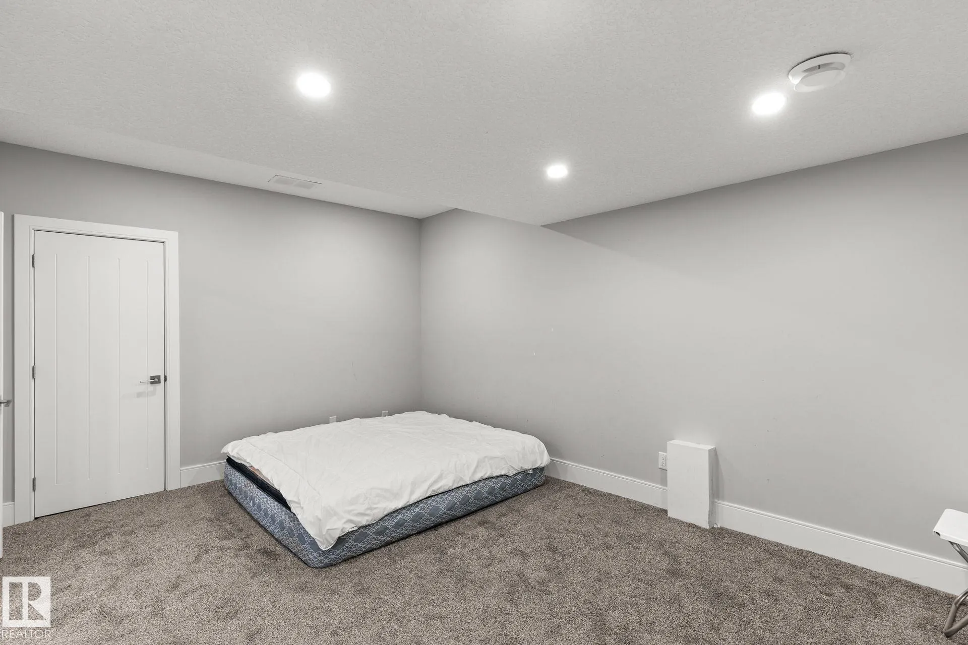 1507 Adamson View