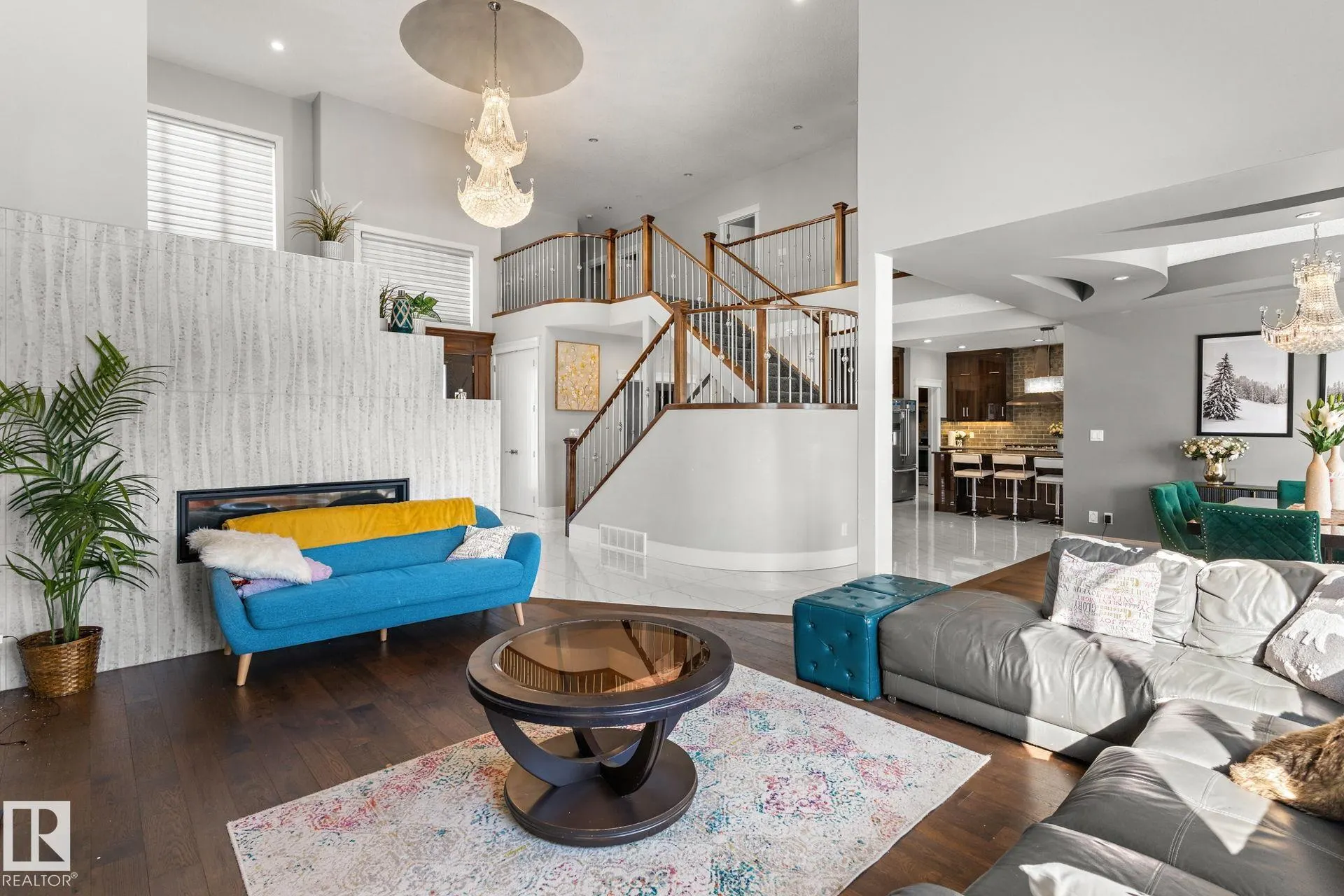 1507 Adamson View