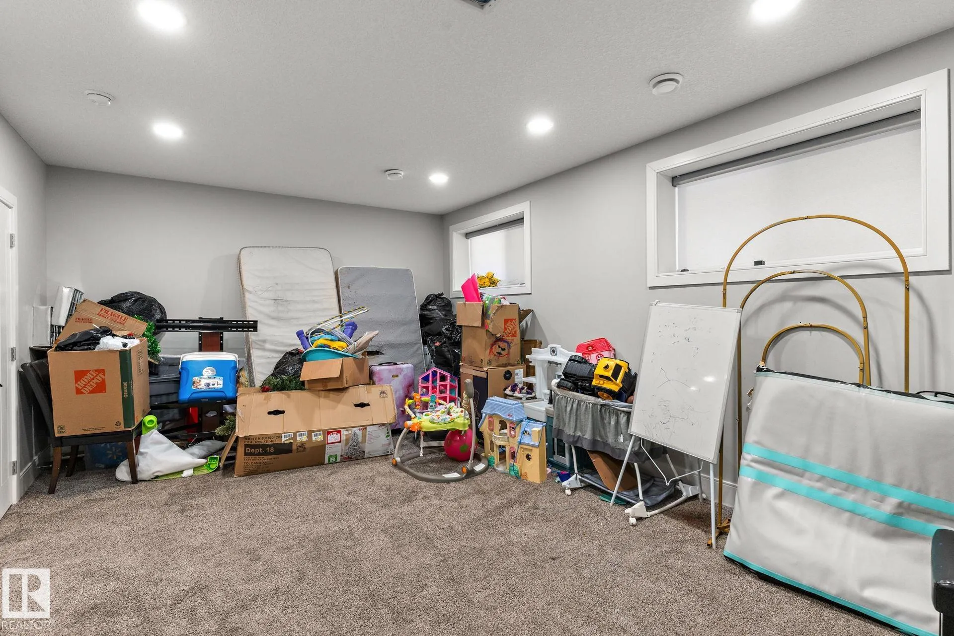 1507 Adamson View
