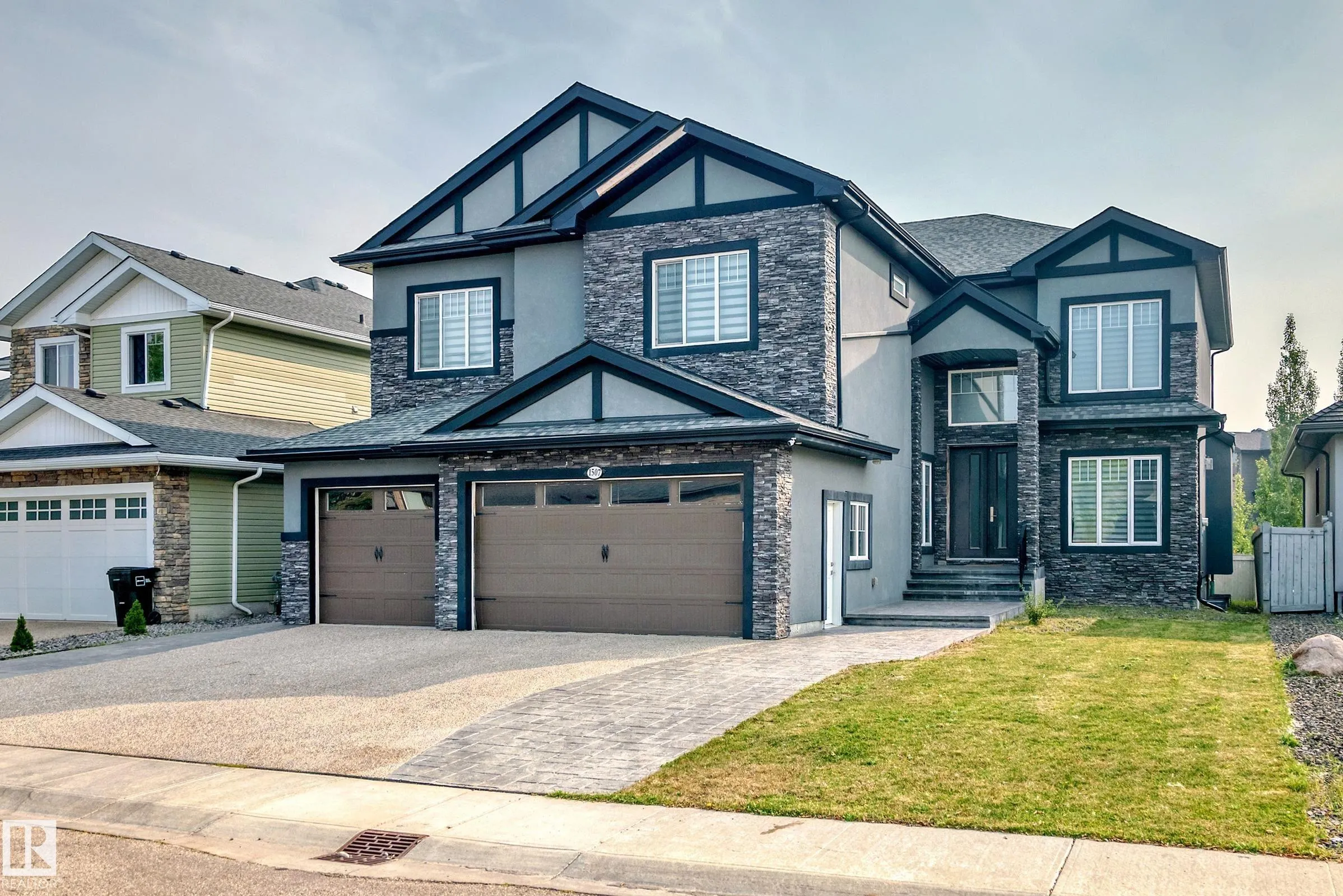 1507 Adamson View