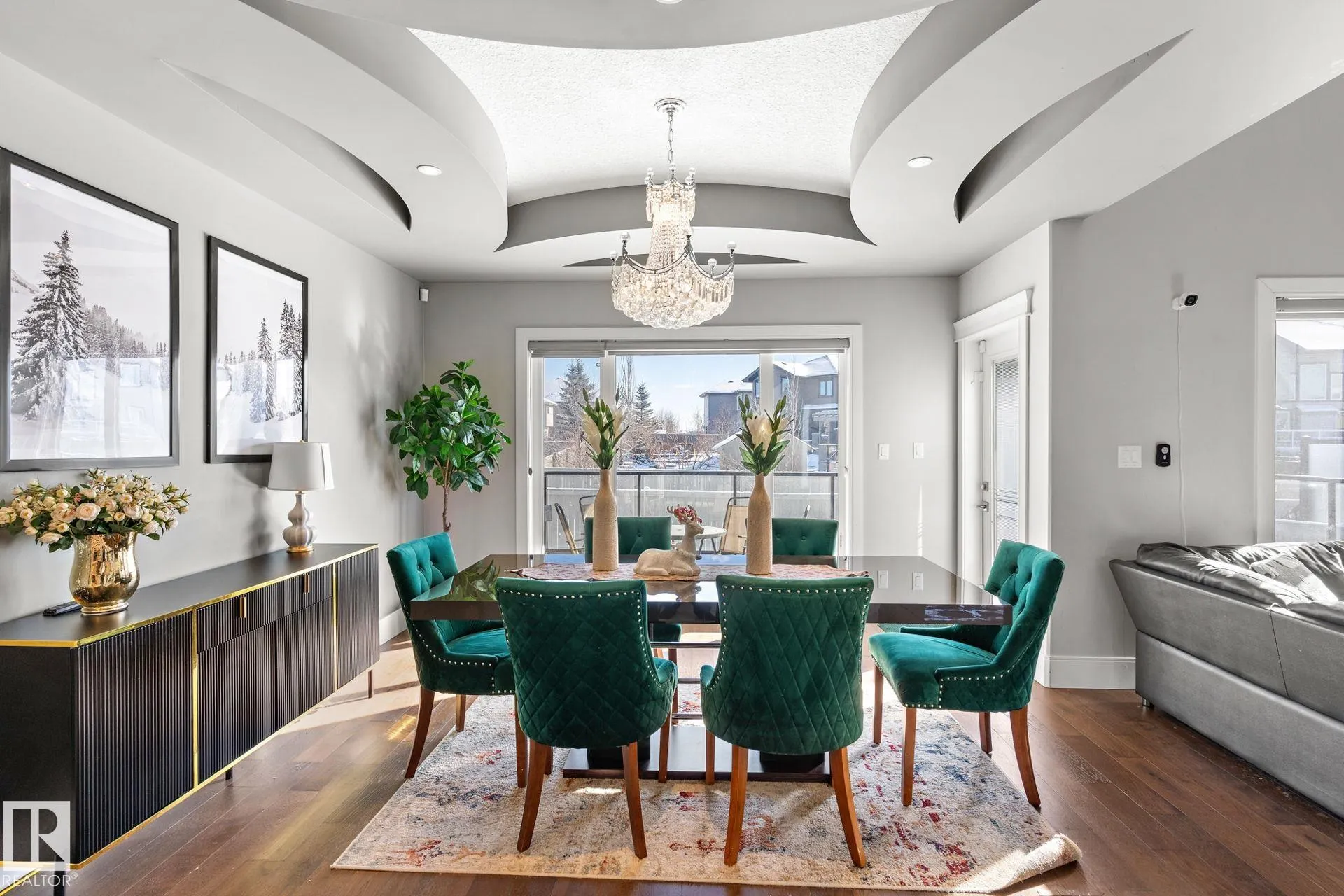 1507 Adamson View