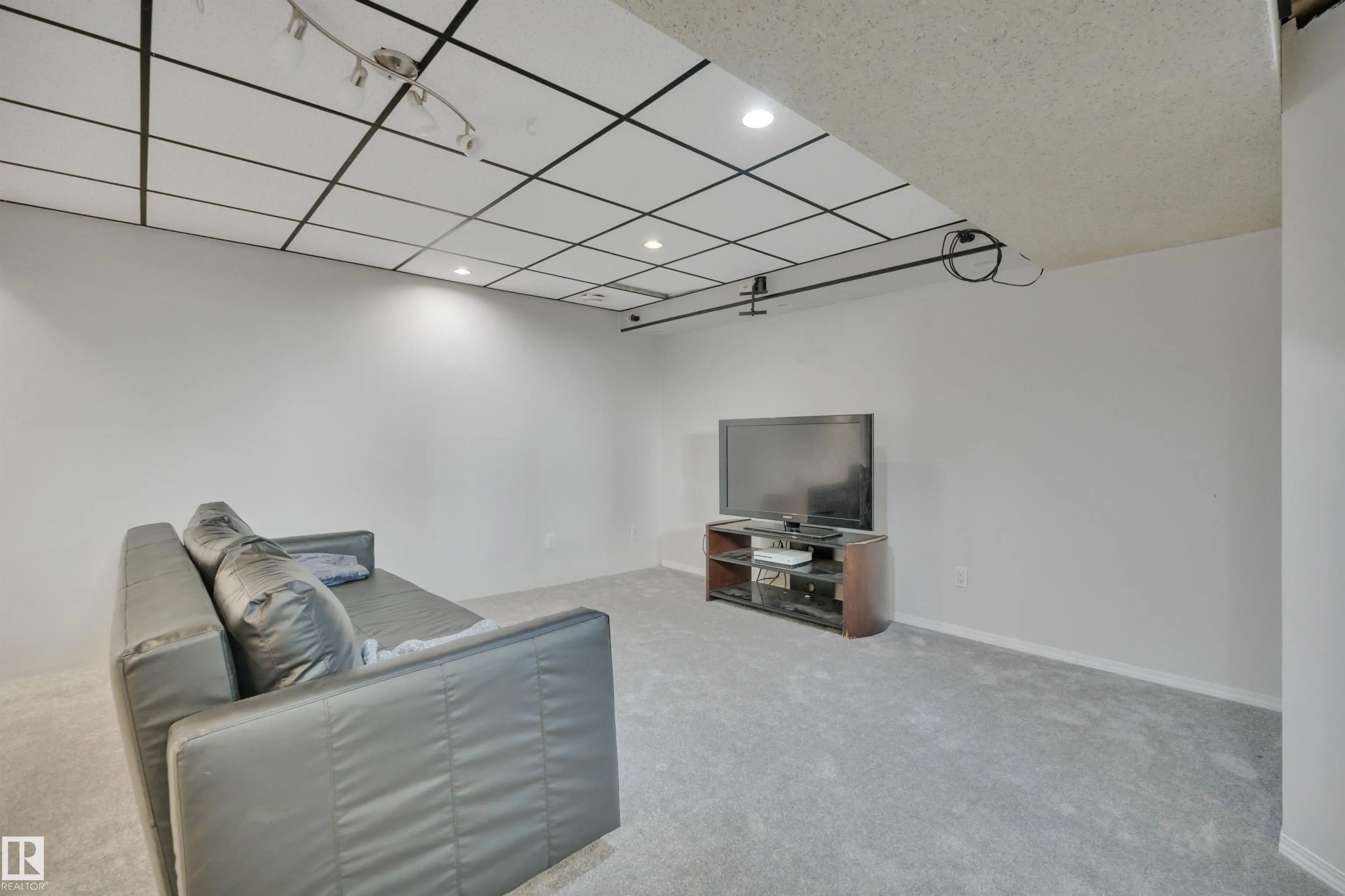 2 CAMELOT Place