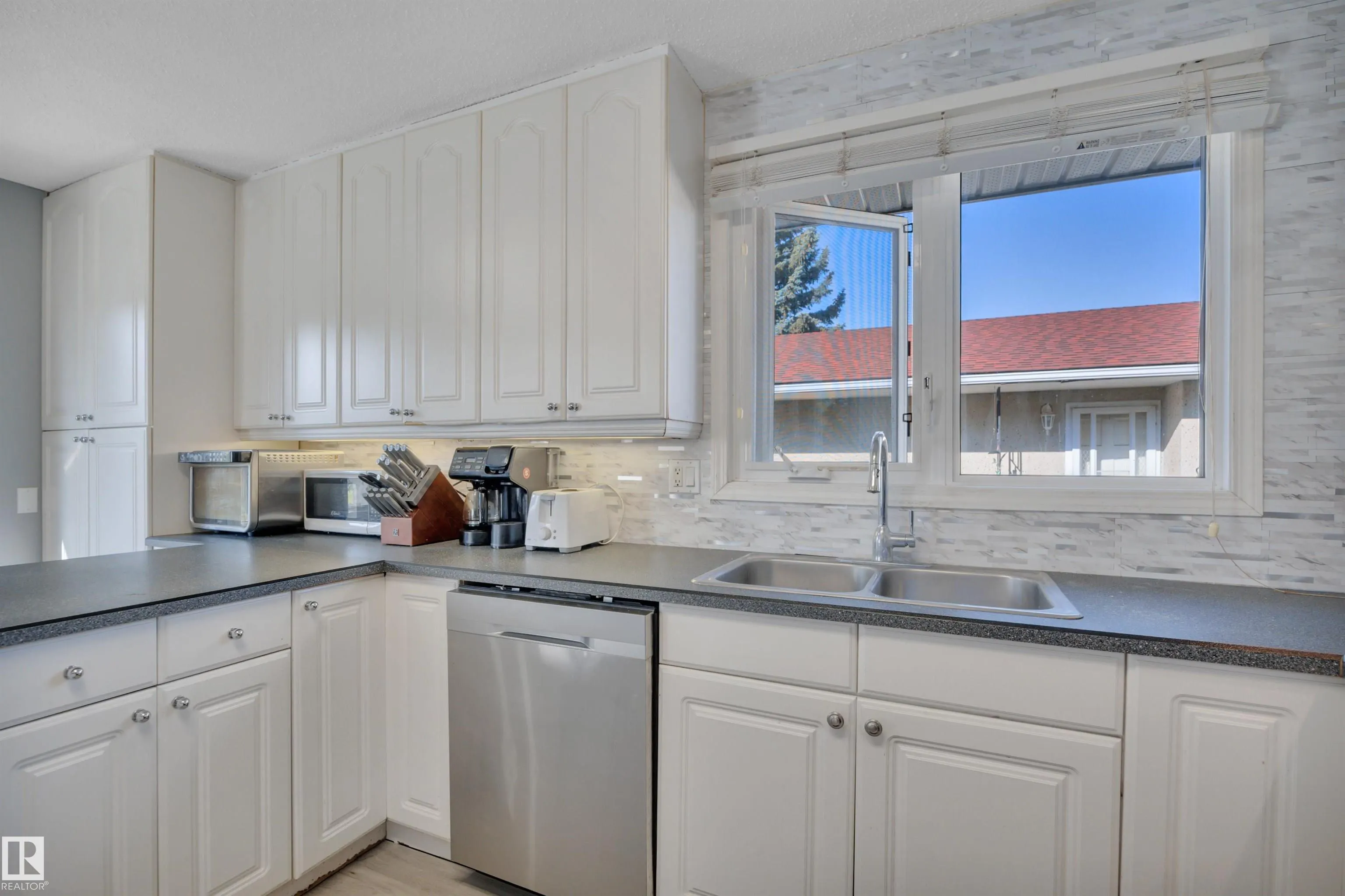 2 CAMELOT Place
