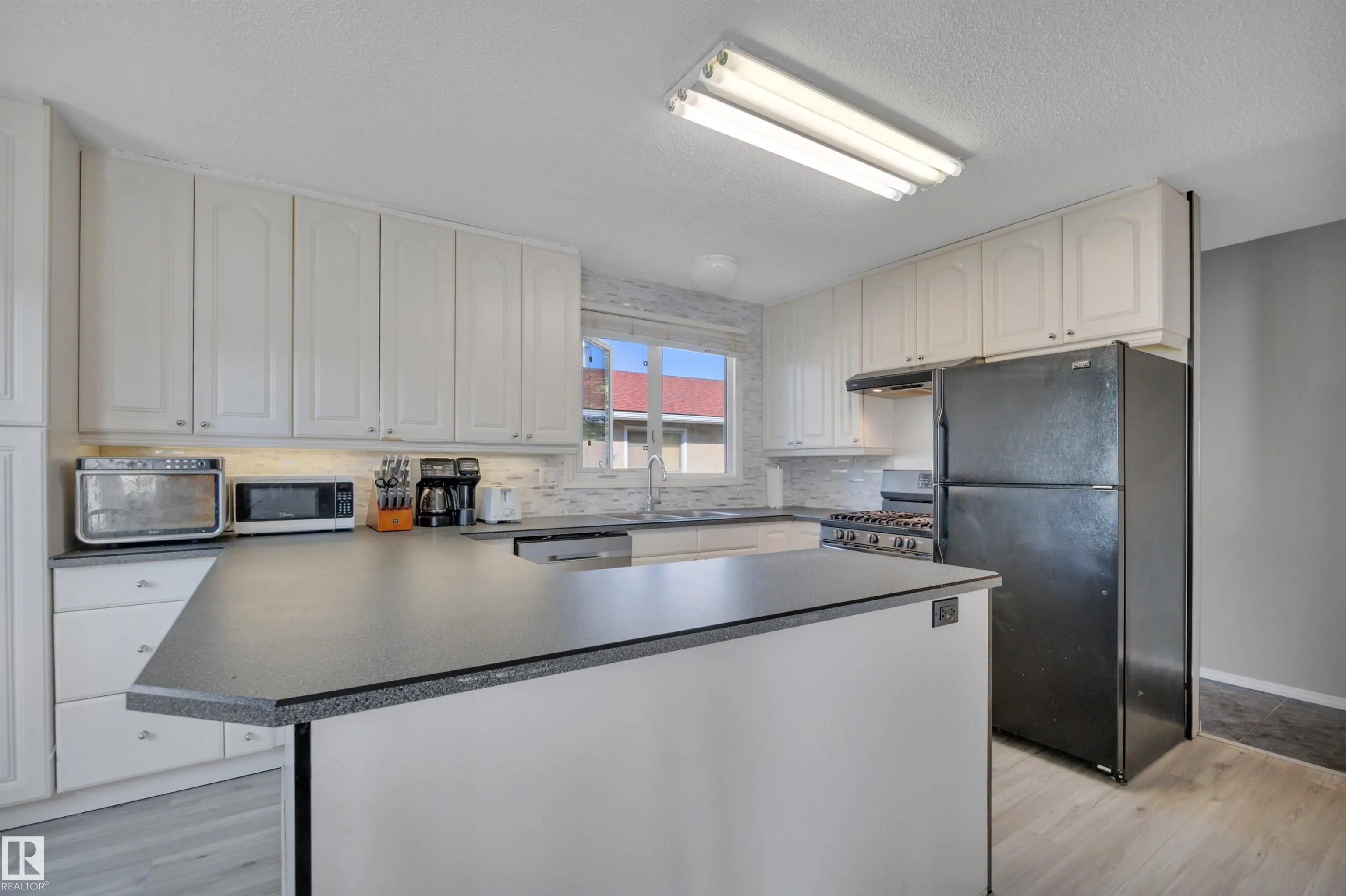 2 CAMELOT Place
