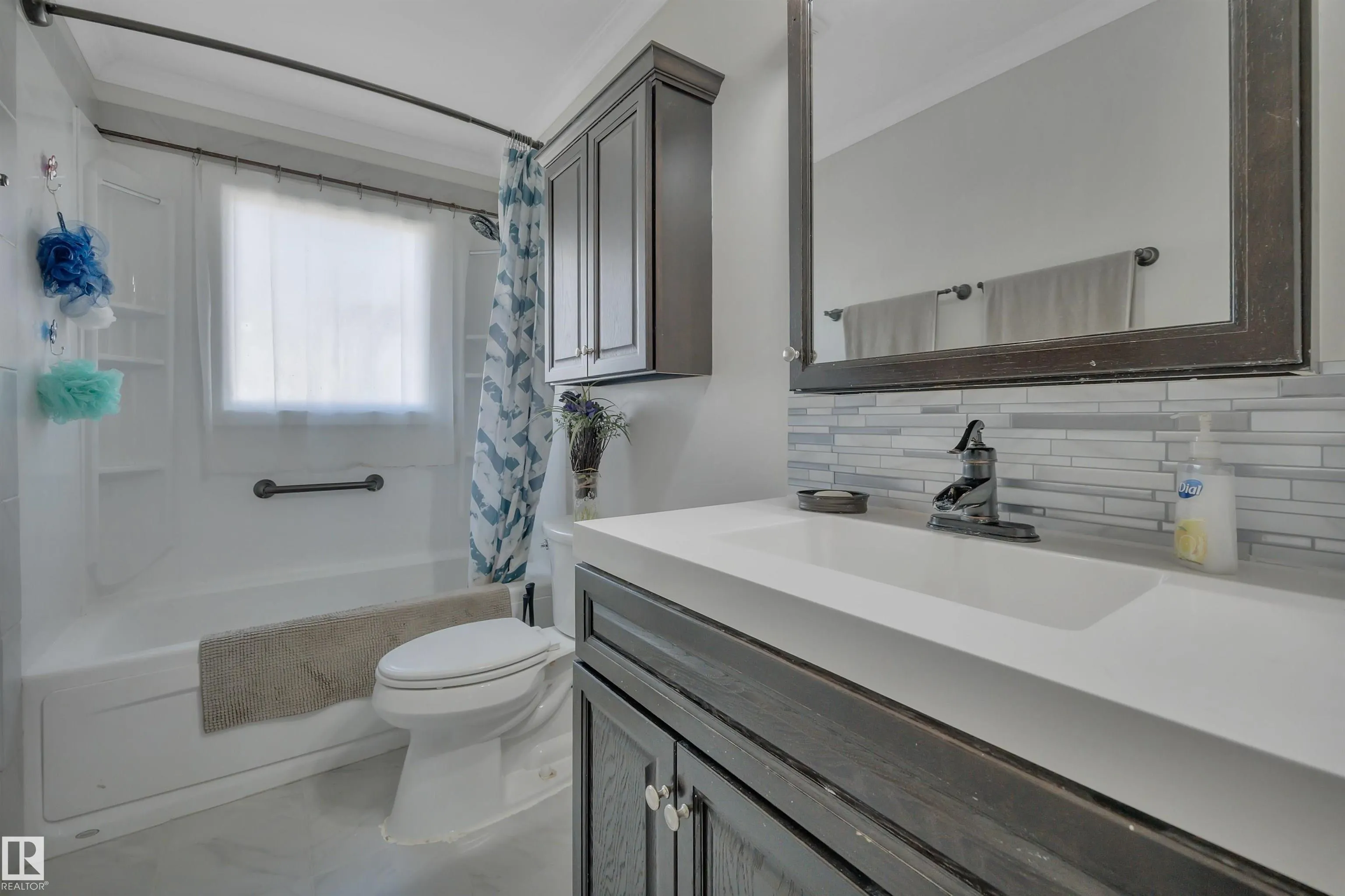 2 CAMELOT Place