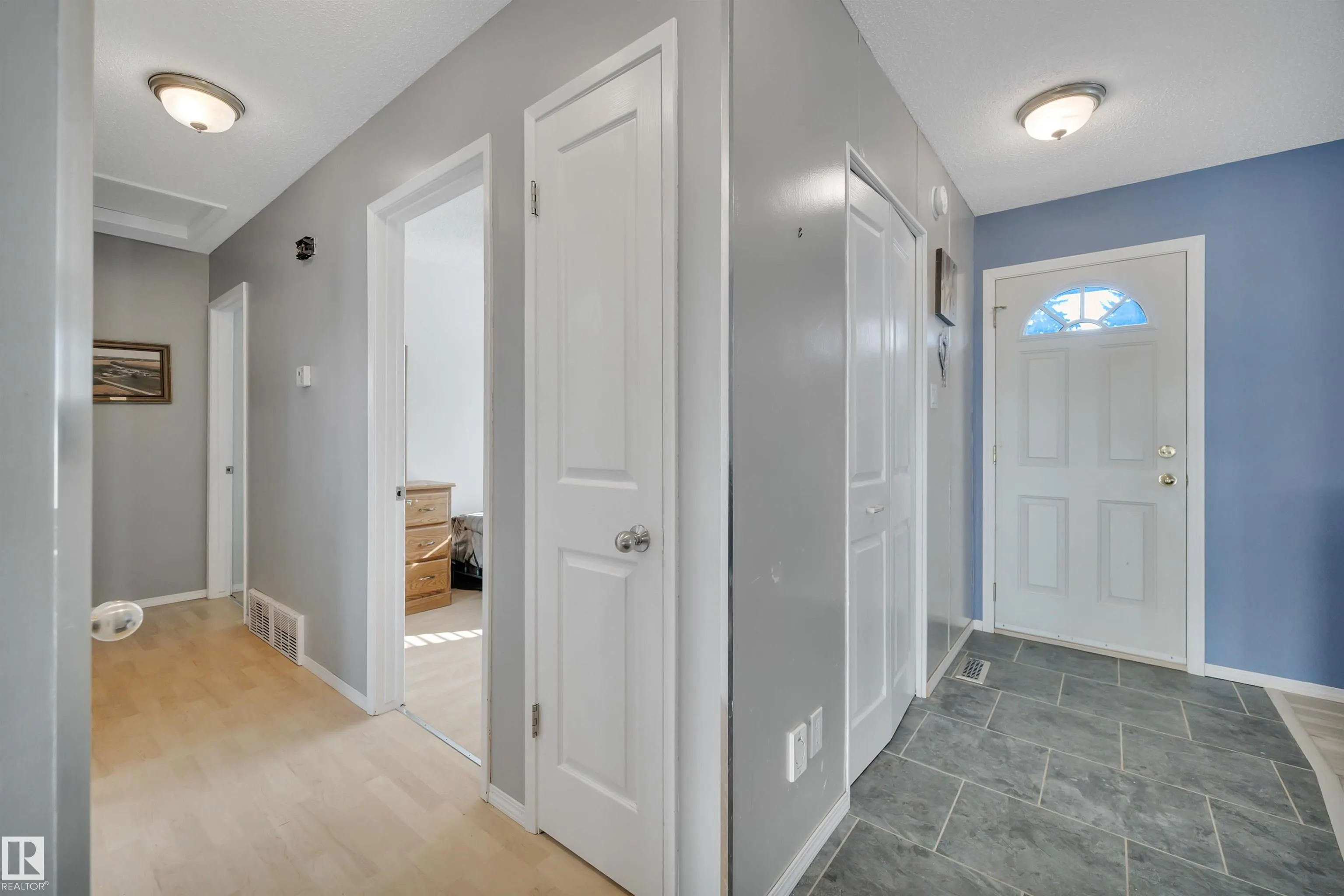 2 CAMELOT Place